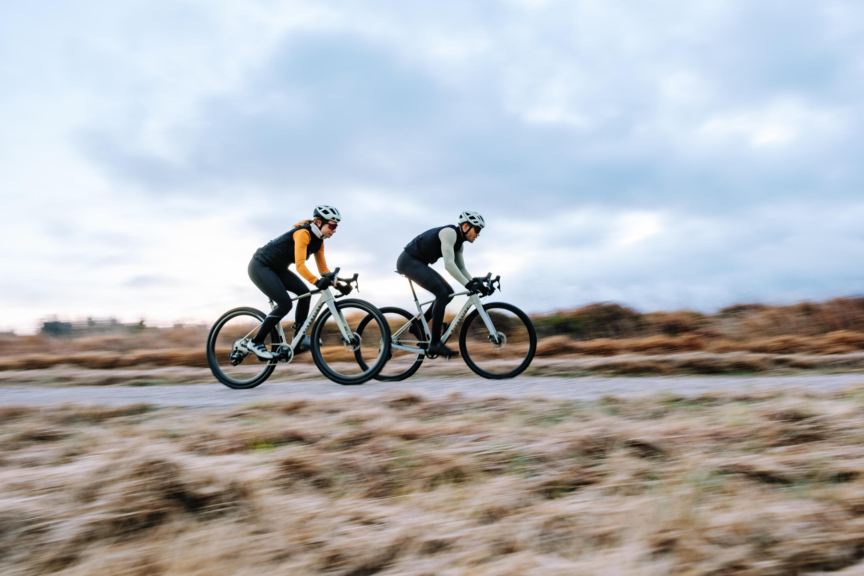 SRAM Force AXS Carbon Gravel Bike - Reynolds Wheels | Lightweight & Durable for Off-Road Adventures & Commuting