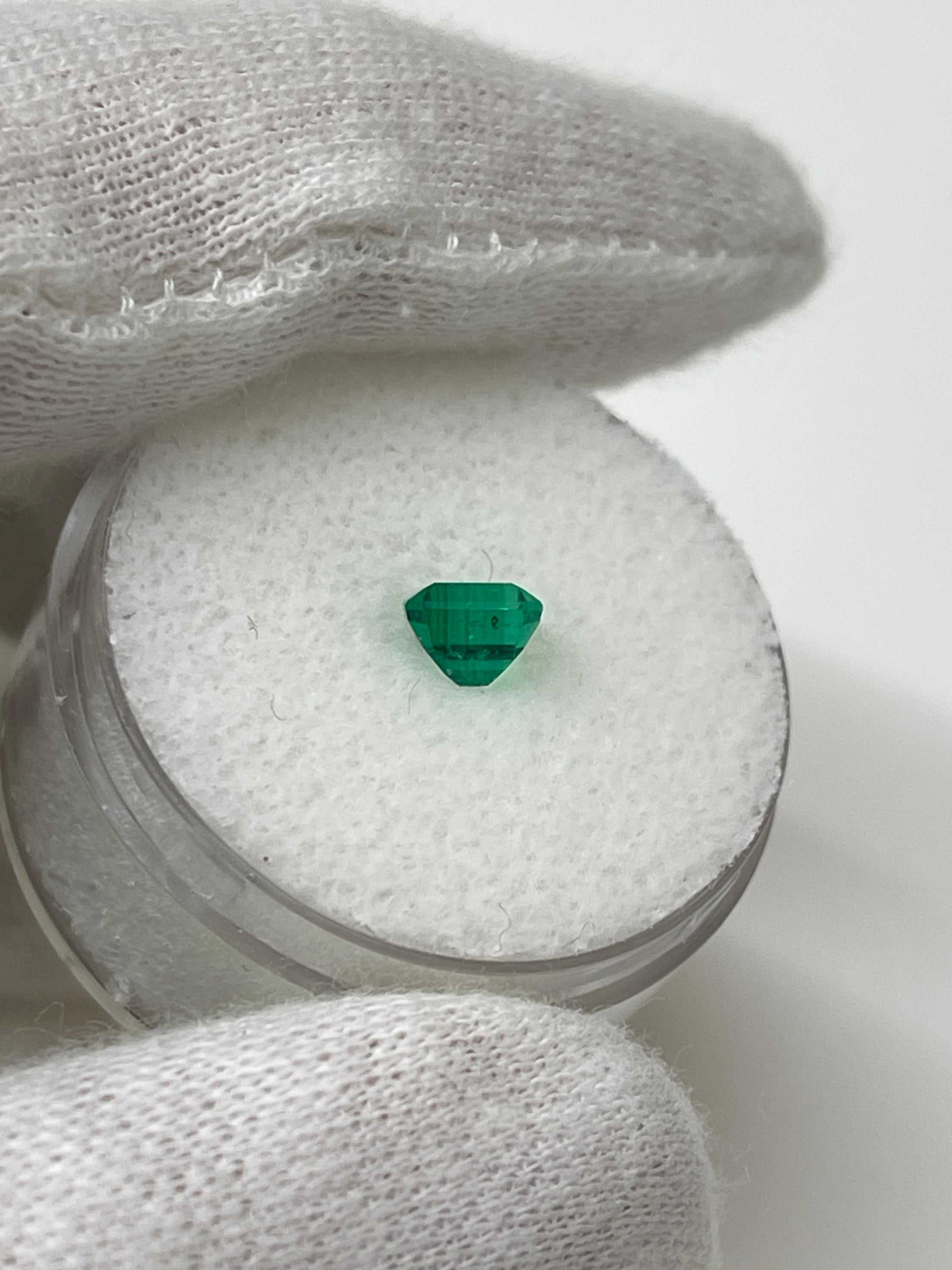 0.62 Carat 5x4mm AAA+ Fine Loose Colombian Emerald Gemstone - Emerald Cut for Jewelry Making, Engagement Rings & Luxury Gifts
