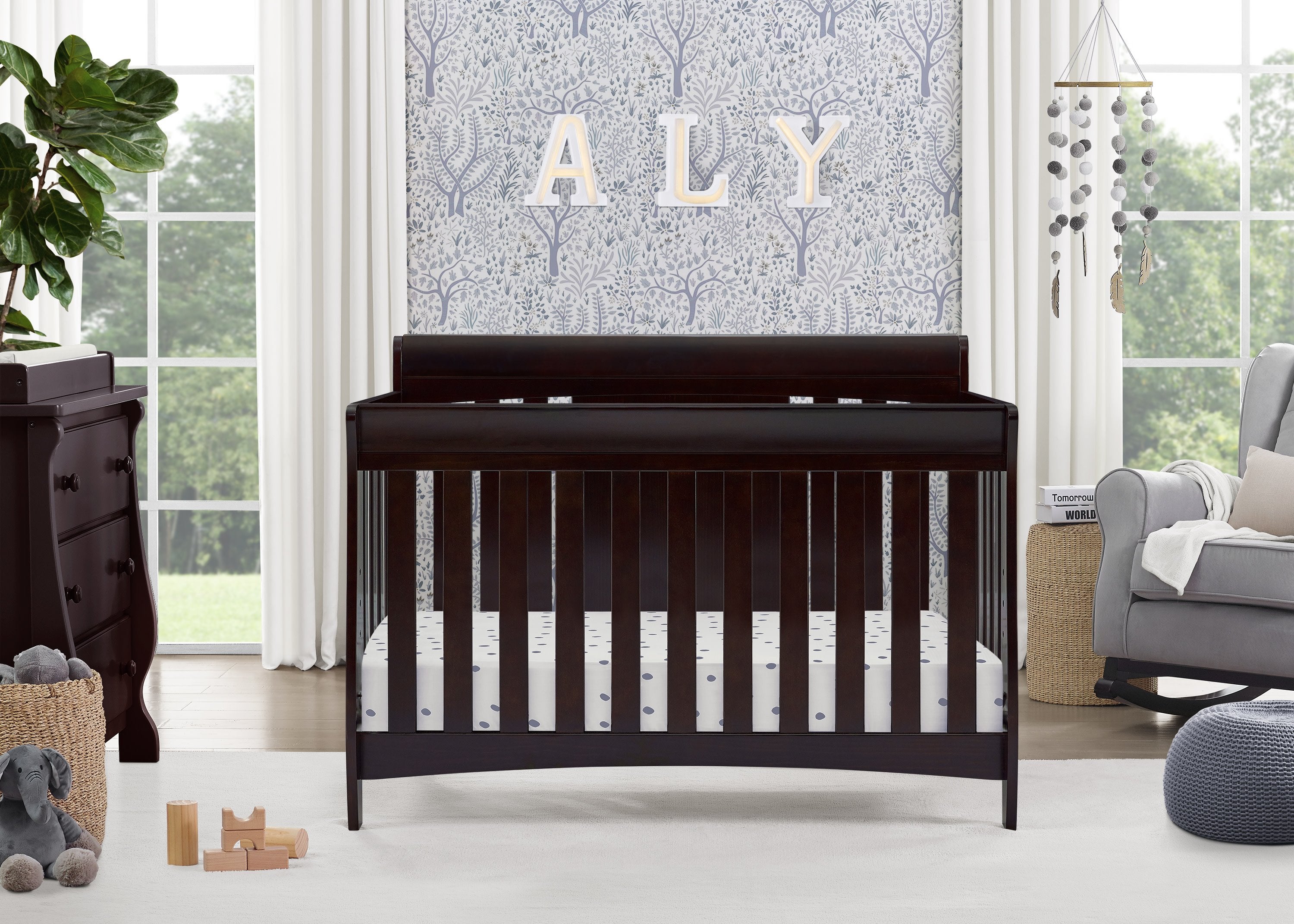 Richmond 6-in-1 Convertible Baby Crib - Toddler Bed & Daybed with Adjustable Height, White Nursery Furniture for Newborn to Teen - Perfect for Small Spaces & Modern Nurseries