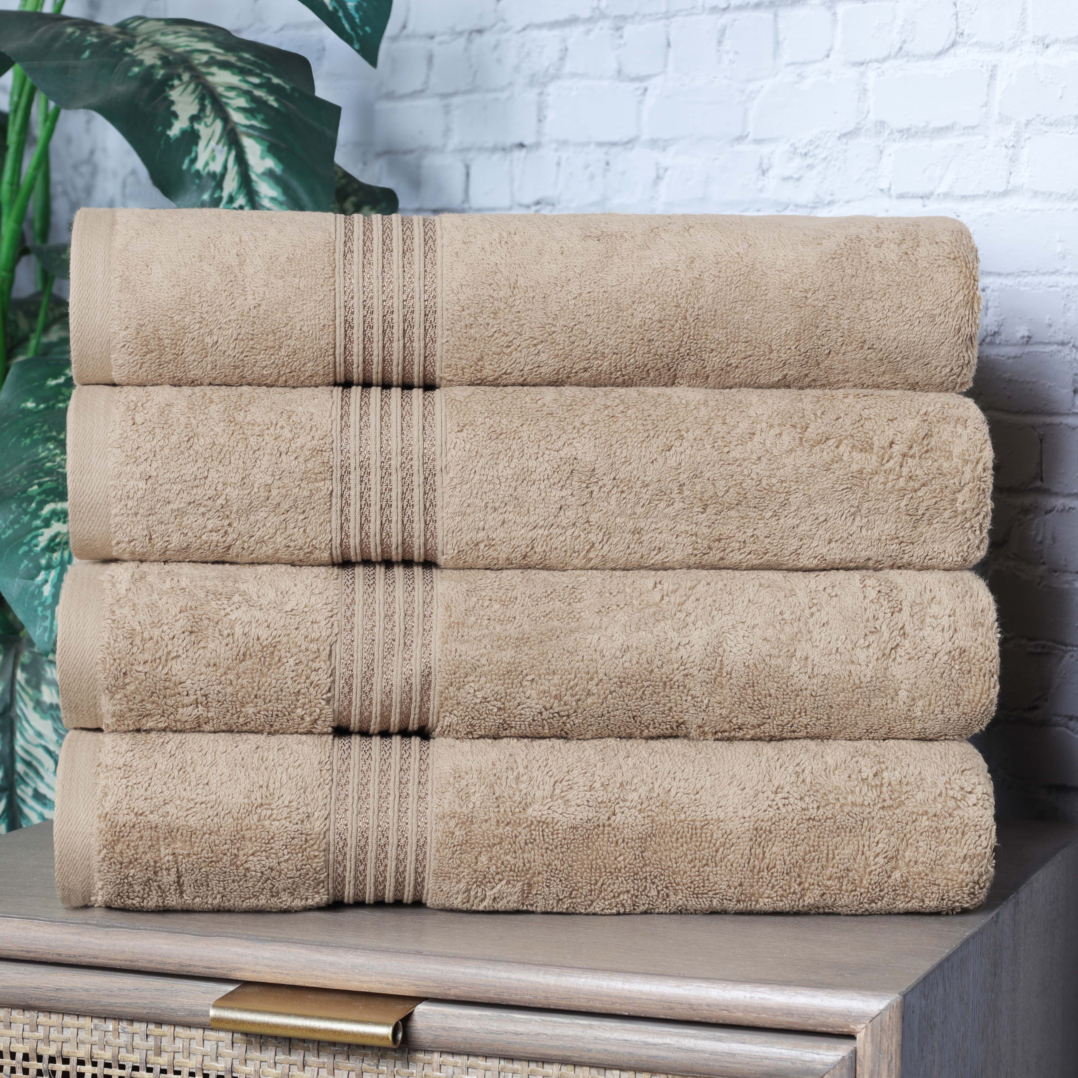 Premium Egyptian Cotton Bath Towel Set of 4 - Ultra Soft & Highly Absorbent Luxury Towels for Spa, Bathroom & Beach Use