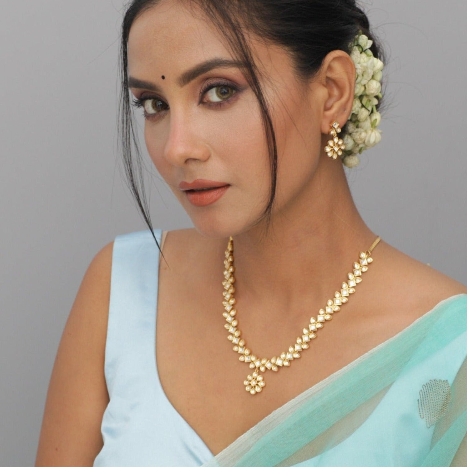 Khevana Kundan Necklace Set - Traditional Indian Jewelry for Women - Perfect for Weddings, Parties & Festive Occasions