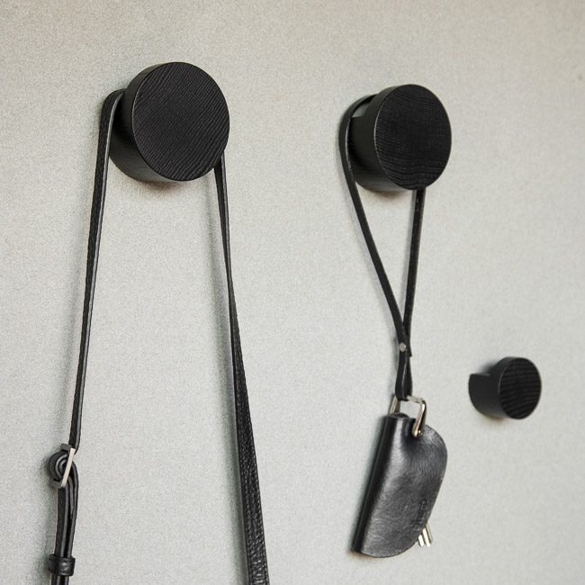 EKTA LIVING Wooden Wall Hooks - Medium 4cm Black Oak Coat Hooks for Hanging Coats, Hats, Bags & Home Decor | Rustic Entryway & Bedroom Organization