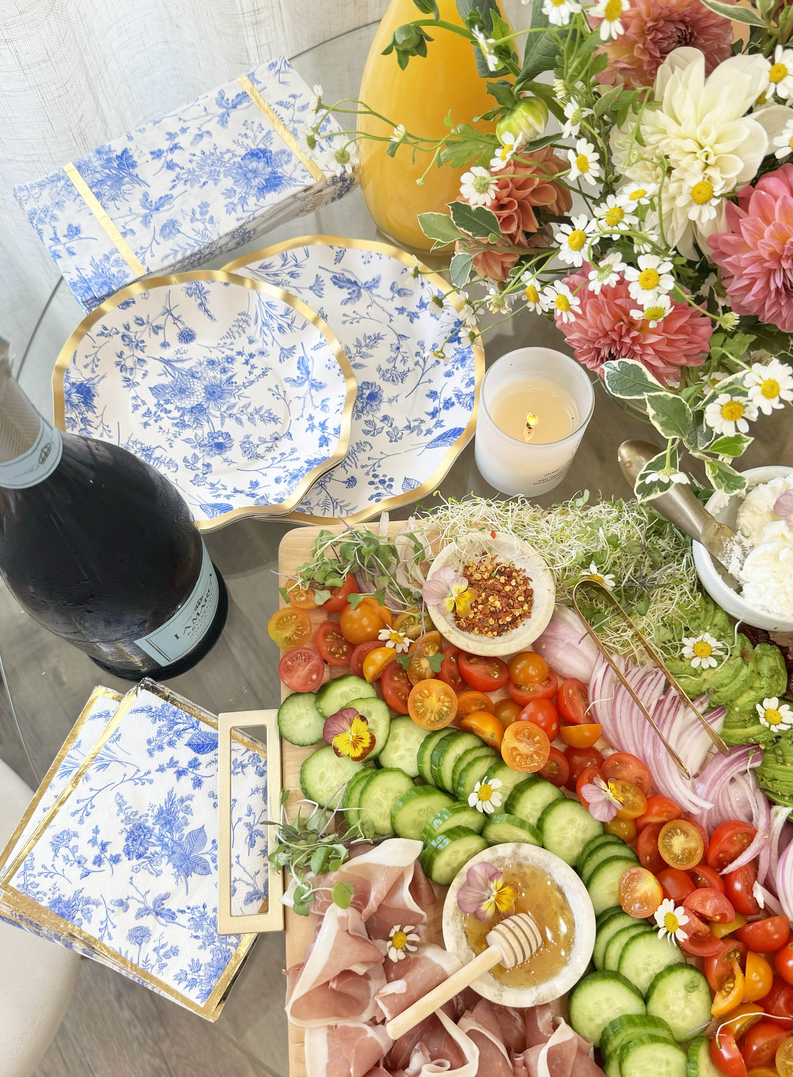 Eco-Friendly Wavy Paper Dinner Plates - 8 Pack, Disposable Party Plates for Weddings, Birthdays & Picnics - Biodegradable & Stylish Tableware