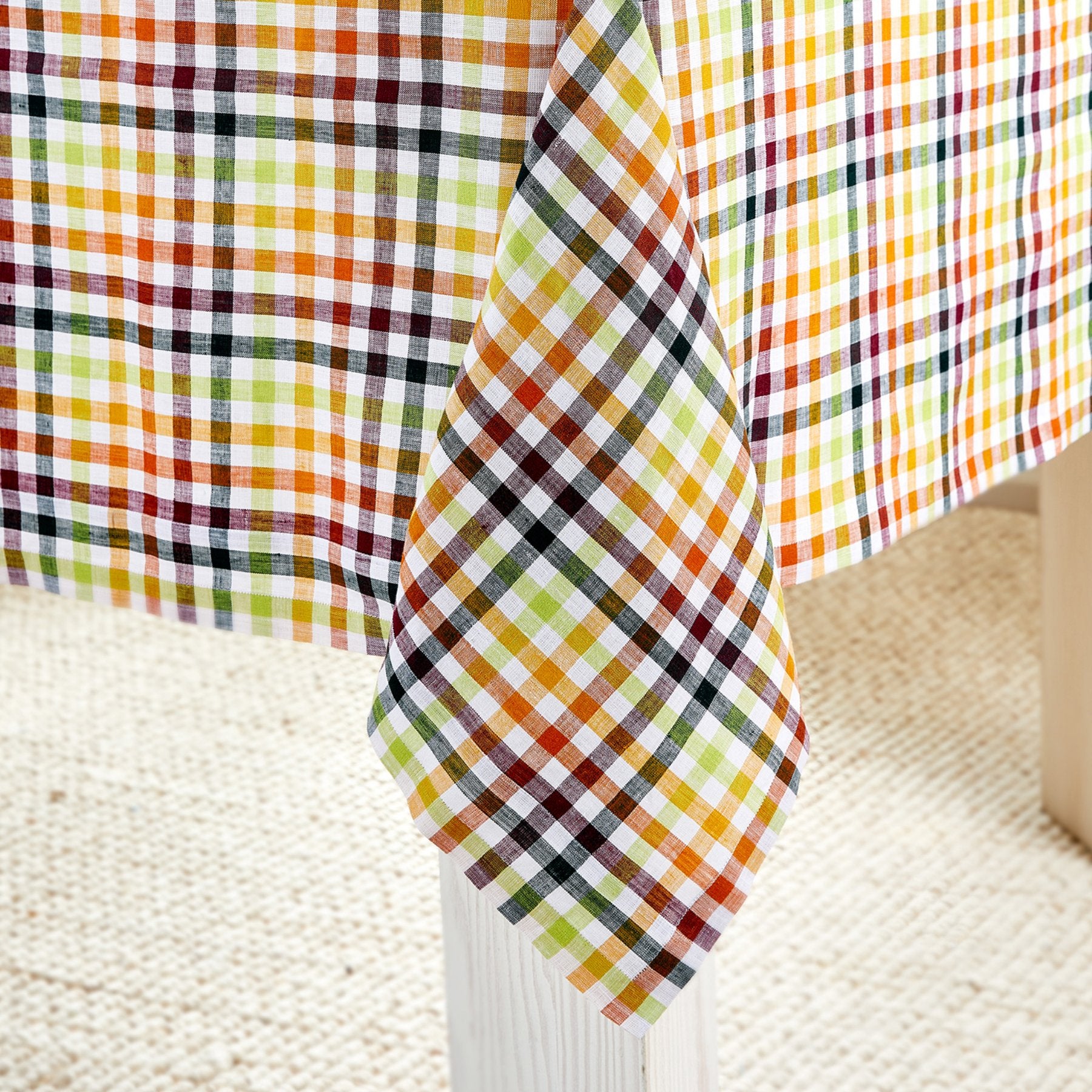 Stylish Red and White Checkered Gingham Tablecloth - Perfect for Picnics, BBQs, and Outdoor Dining