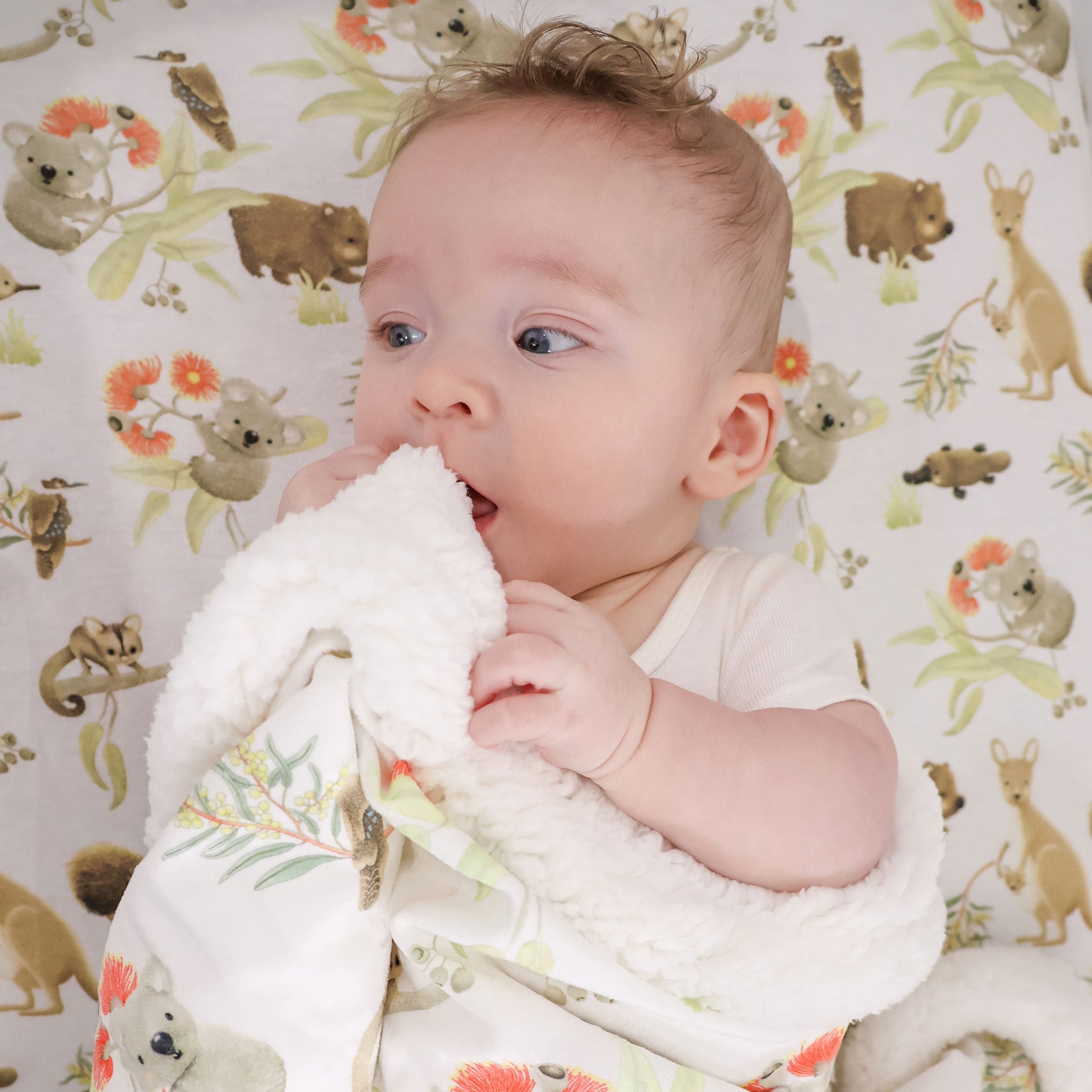 Soft Aussie Animals Cuddle Blanket - Cozy Flannel Throw for Kids & Adults - Perfect for Bedtime, Lounging & Nursery Decor