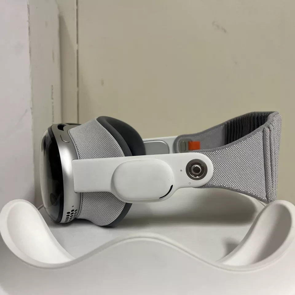 Apple Vision Pro A2117 VR Headset - Customizable Light Seal & Stripe, High-Speed SSD Storage - Perfect for Gaming, Virtual Meetings & Immersive Entertainment
