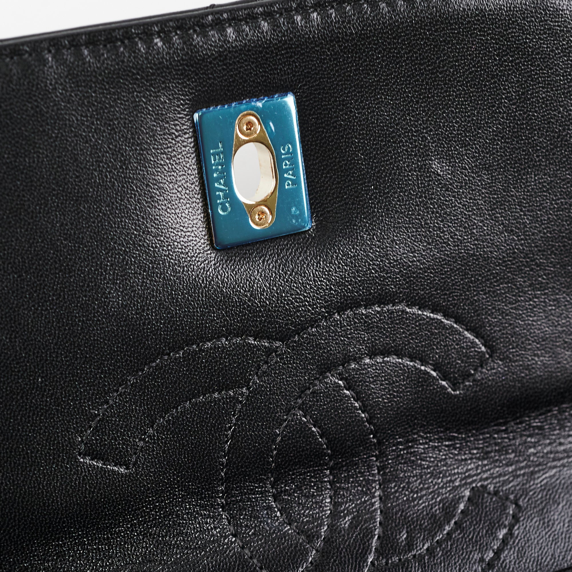 Chanel Trendy CC Shoulder Bag - Genuine Lambskin Leather Handbag in Black | Luxury Crossbody Purse for Women, Perfect for Evening Events & Daily Use
