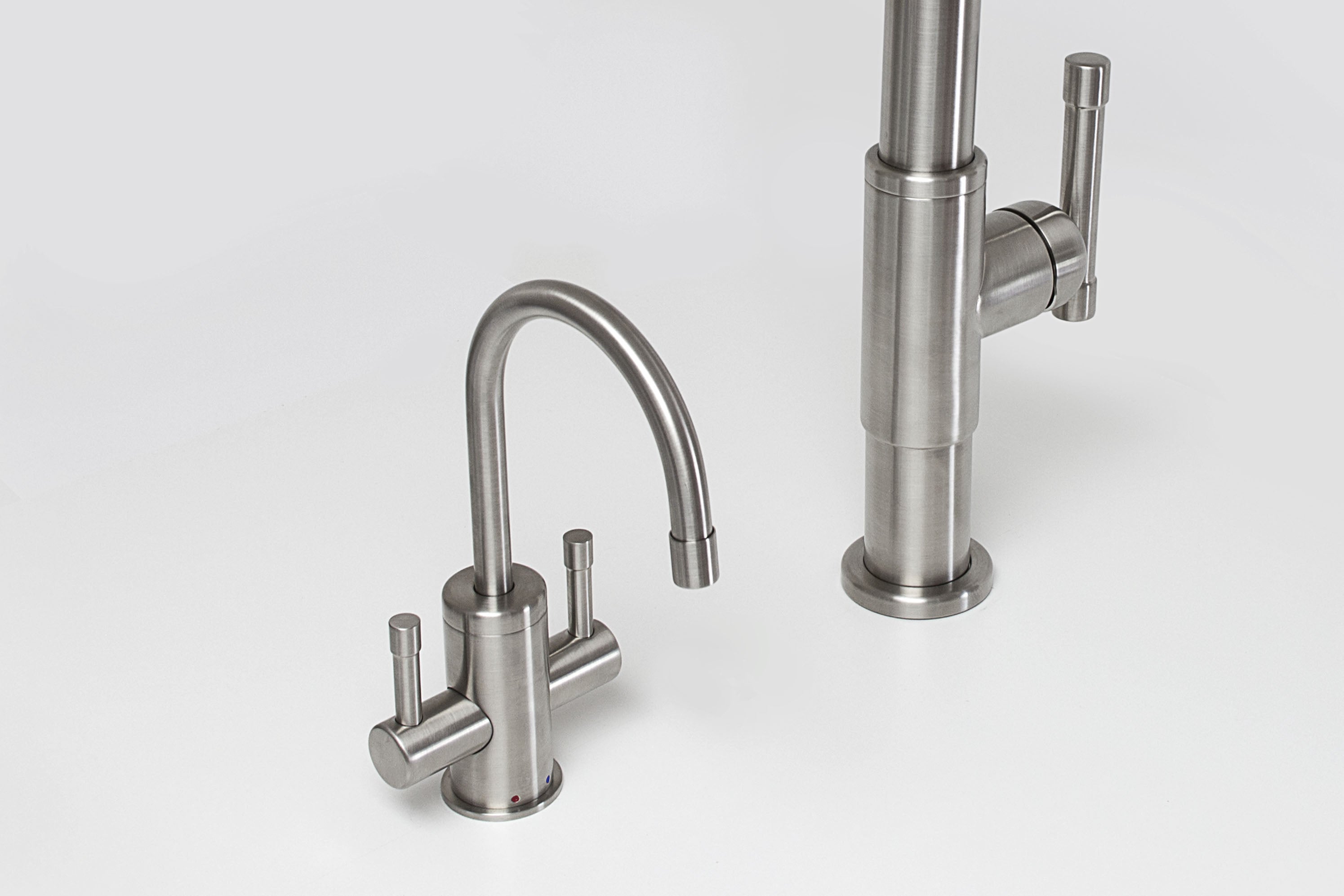 Gooseneck Kitchen Faucet with Pull Down Sprayer - High Arc Brushed Nickel Water Tap for Sink, Perfect for Washing Dishes, Filling Pots & Modern Home Decor