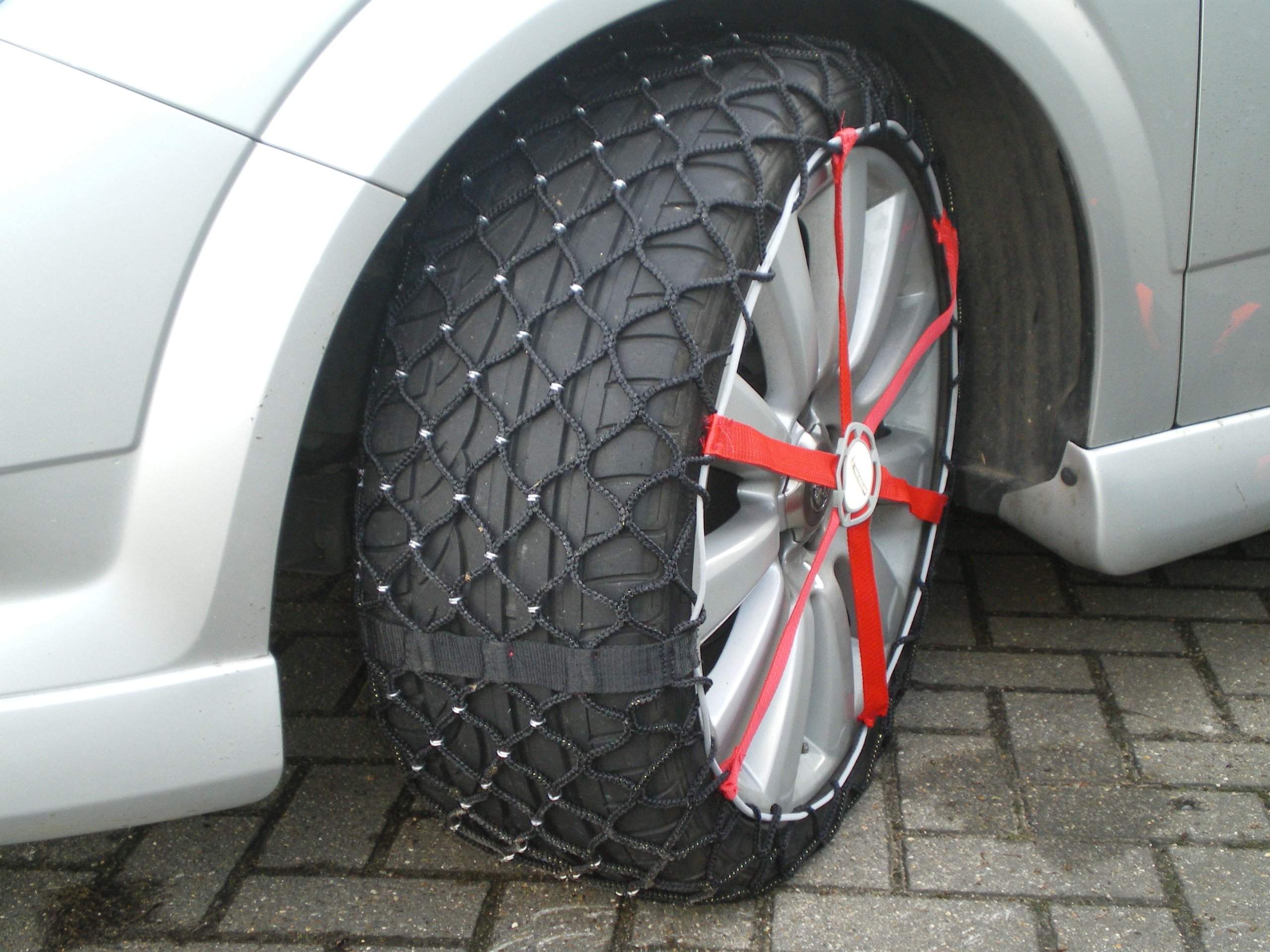 Michelin CUS7906 Easy Grip Snow Chains - Size G12 for Cars & SUVs | Winter Tire Traction for Snow & Ice | Safe Driving in Mountain & Icy Road Conditions