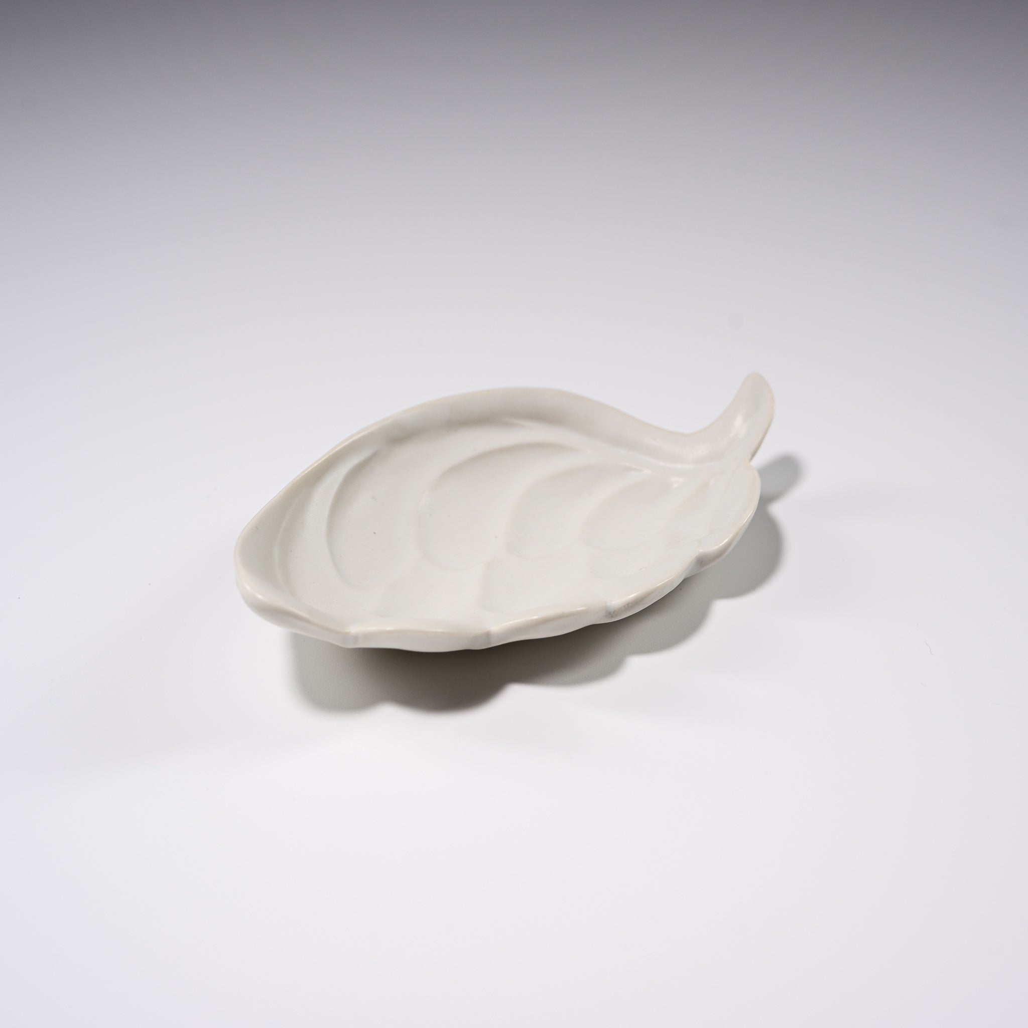 USUKIYAKI Handmade Ceramic Small Dish Wing - Japanese Bizen Ware Soy Sauce Dish for Sushi, Wasabi & Condiments - Perfect for Dining Table, Kitchen & Restaurant Use
