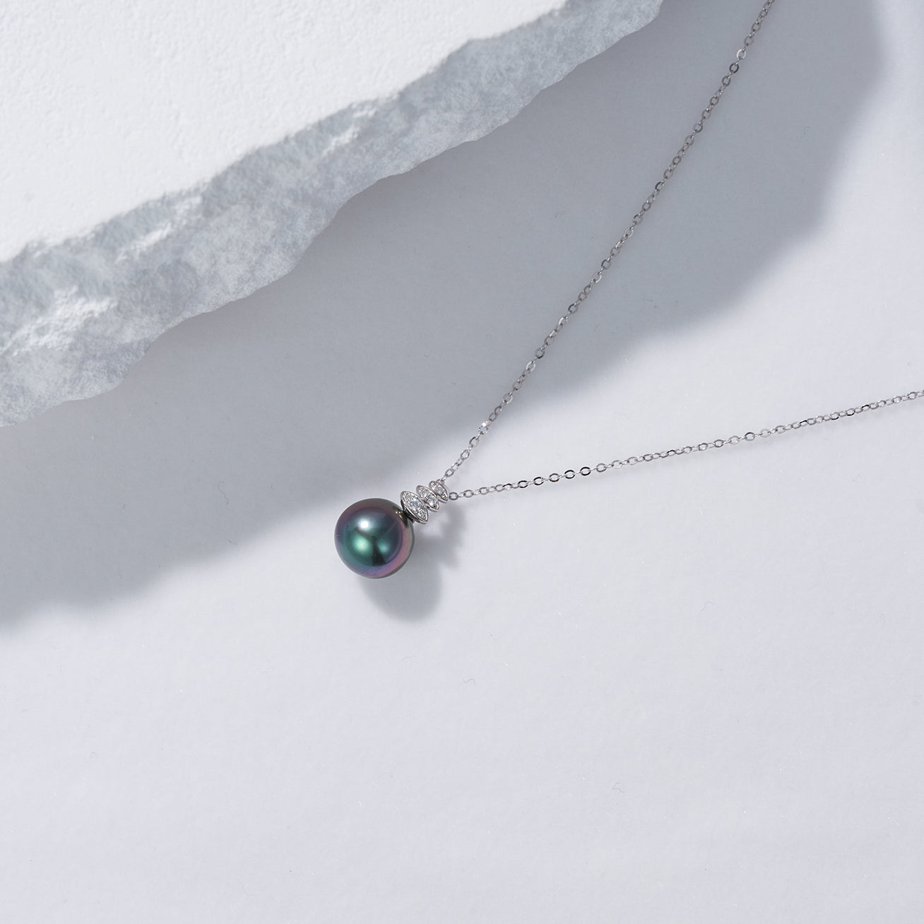 18K Solid Gold Diamond Tahitian Pearl Necklace KN00139 - Elegant Luxury Jewelry for Women, Perfect for Weddings, Anniversaries & Special Occasions