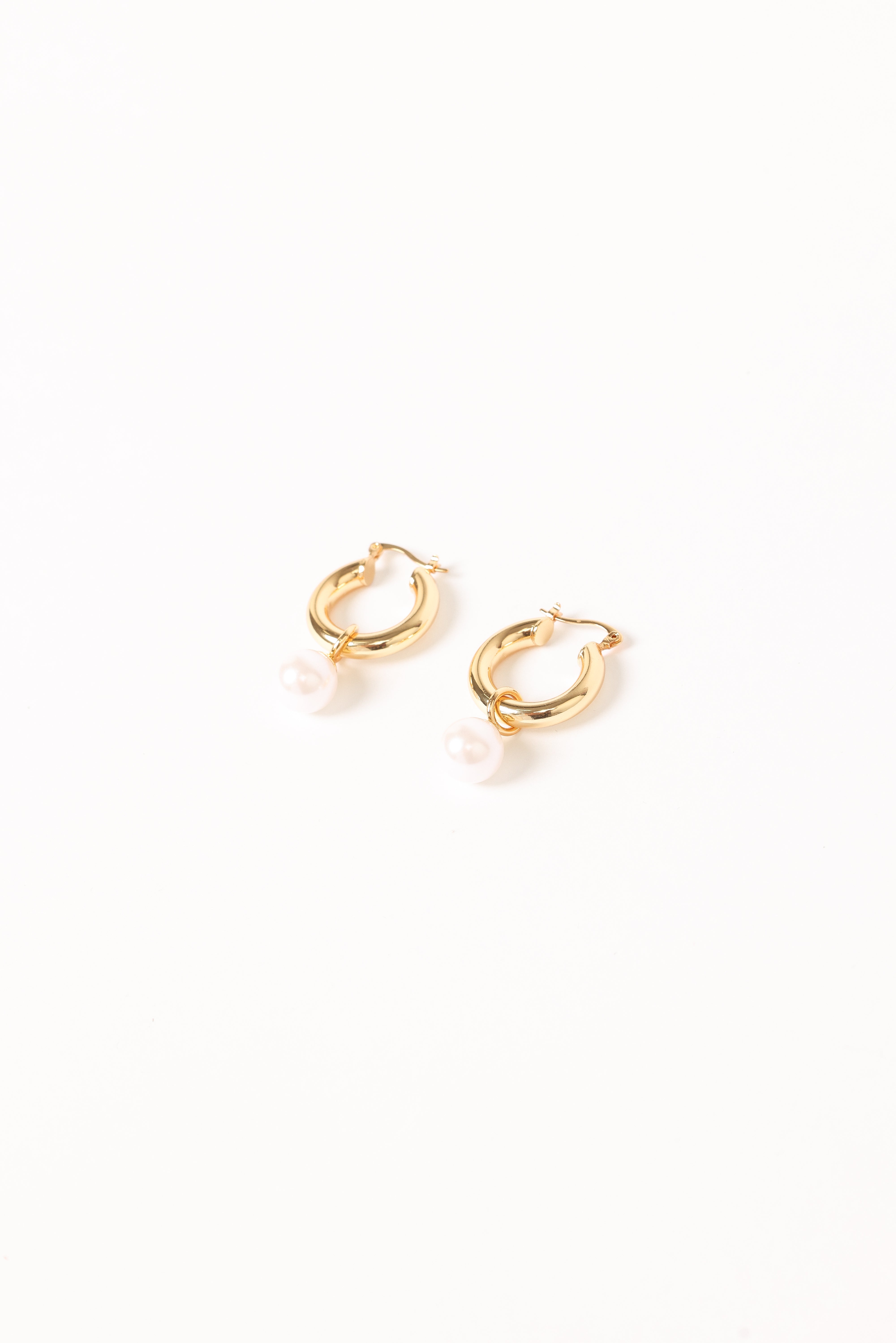 Elegant Geneva Pearl Earrings in Gold - Perfect for Weddings, Parties & Special Occasions