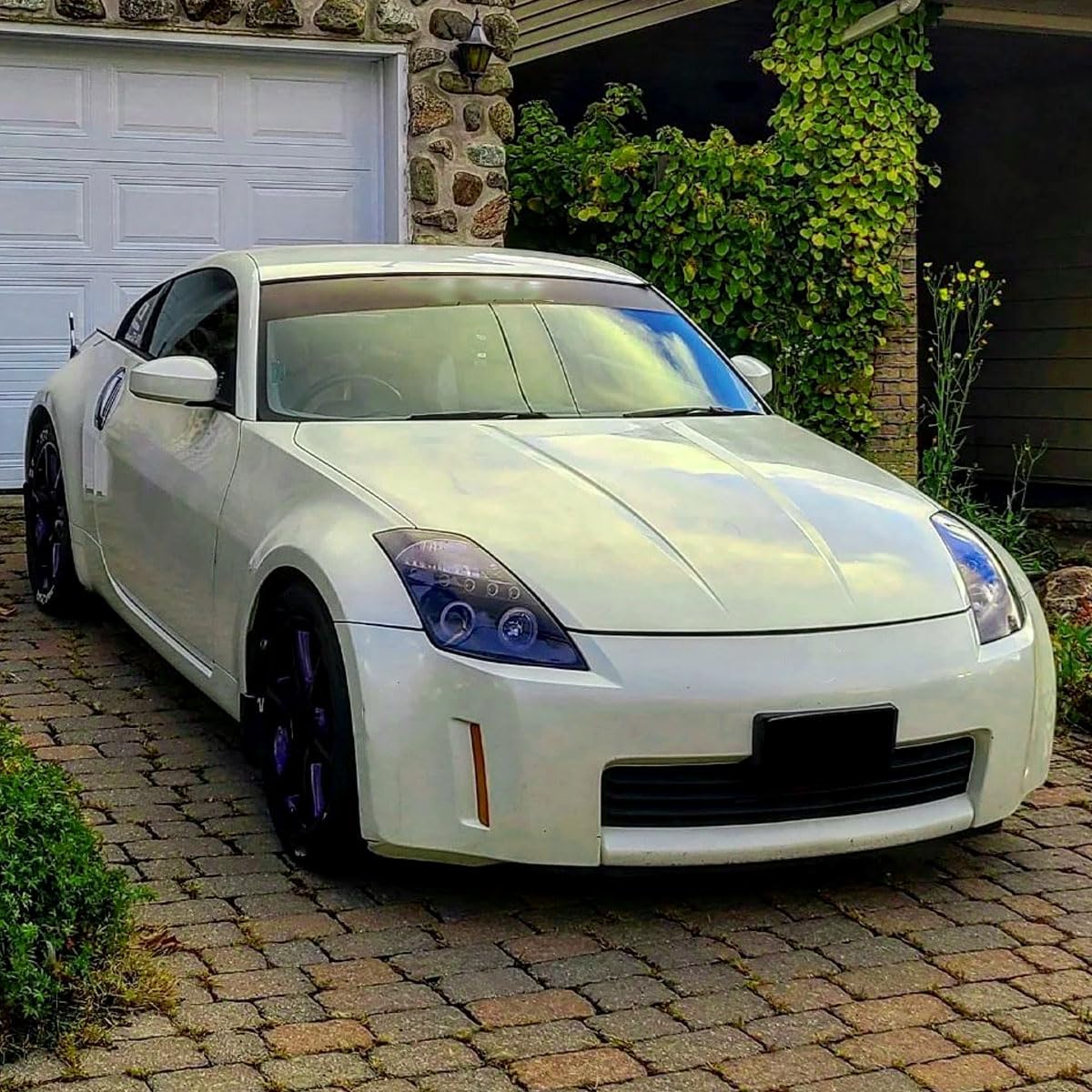Glossy Piano Black Tinted LED Projector Headlights Compatible with 2003-2005 Models - Perfect for Night Driving & Car Customization