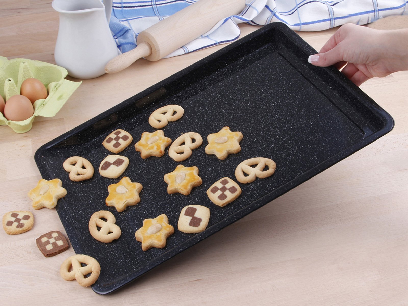 CHG Classic Non-Stick Baking Tray - Premium Carbon Steel Cookie Sheet for Oven, Roasting & Baking - Perfect for Cookies, Pizza, Roast Chicken & More (Anthracite)