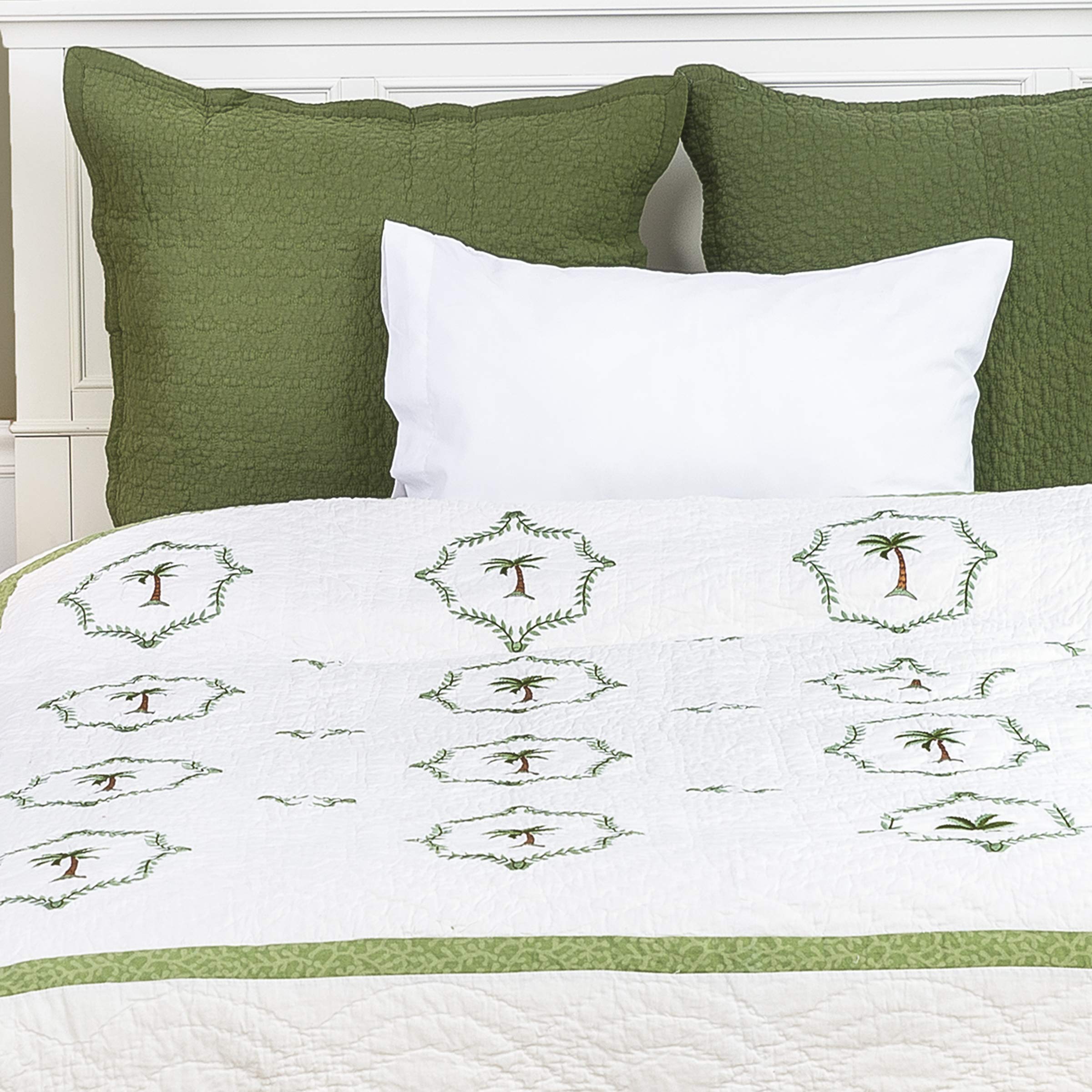 Martinique Embroidered Tropical Palm Tree Lightweight Coastal Beach Quilt - Full/Queen Size Green | Perfect for Beach House, Guest Room & Summer Bedding