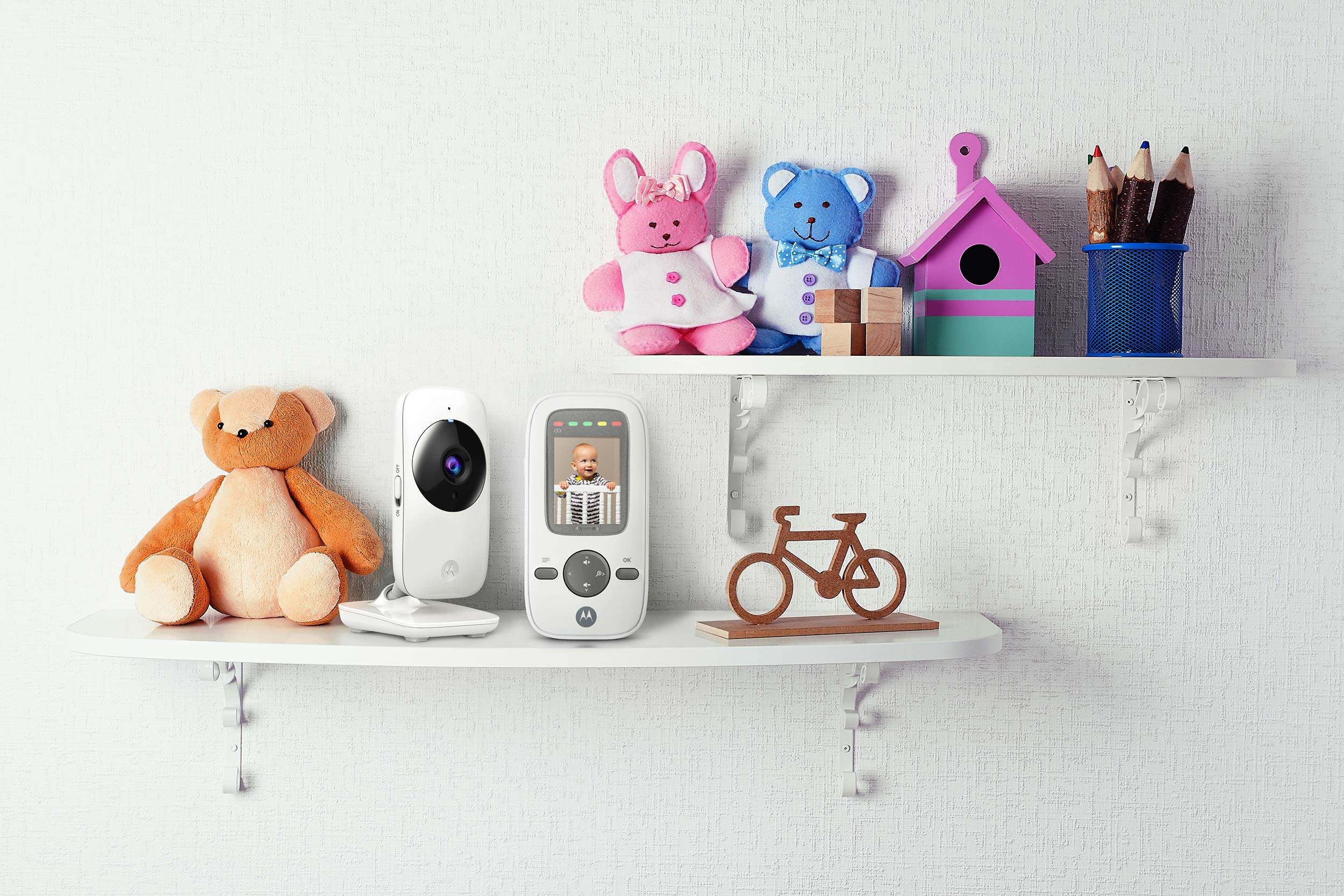 Motorola MBP481 2.4 GHz Digital Video Baby Monitor with 2-Inch Color Display, Digital Zoom & Infrared Night Vision - Wireless Baby Camera for Nursery, Bedroom & Travel