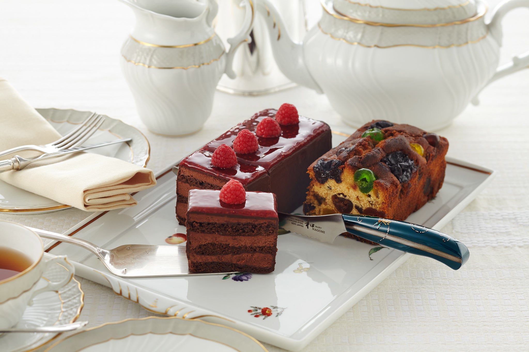 Nagomi Japan Makie Handcrafted Cake Knife - Elegant Japanese Lacquerware for Wedding, Birthday & Special Occasion Cakes - Perfect for Cake Cutting & Serving