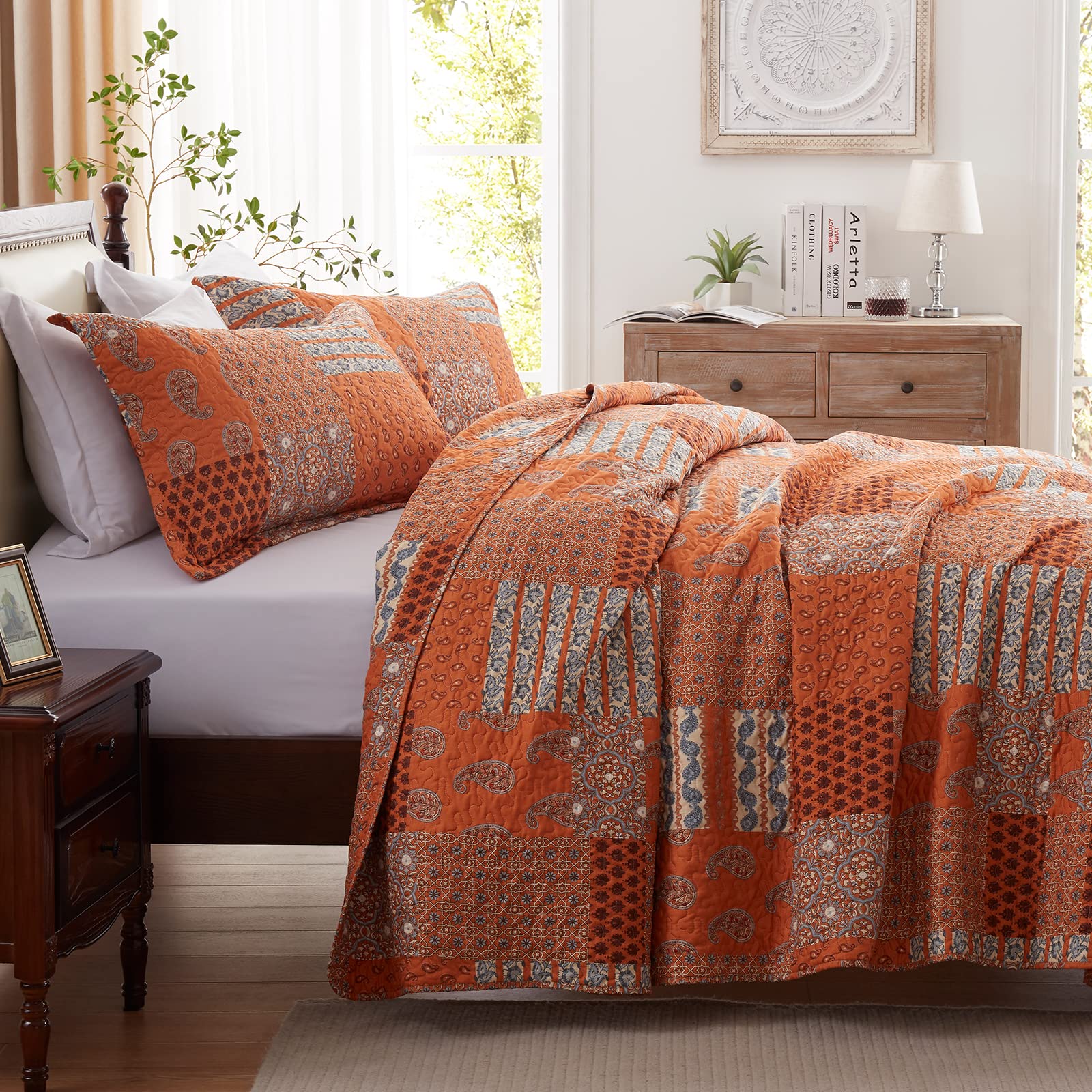 LEAONME King Size 3 Piece Quilt Set - Lightweight Microfiber Bedspread Coverlet & Comforter (98x106 Inch) for All Seasons | Paisley Burnt Orange/Rust Design | Includes 1 Quilt & 2 Pillow Shams | Perfect for Master Bedroom, Guest Room & Cozy Home Decor