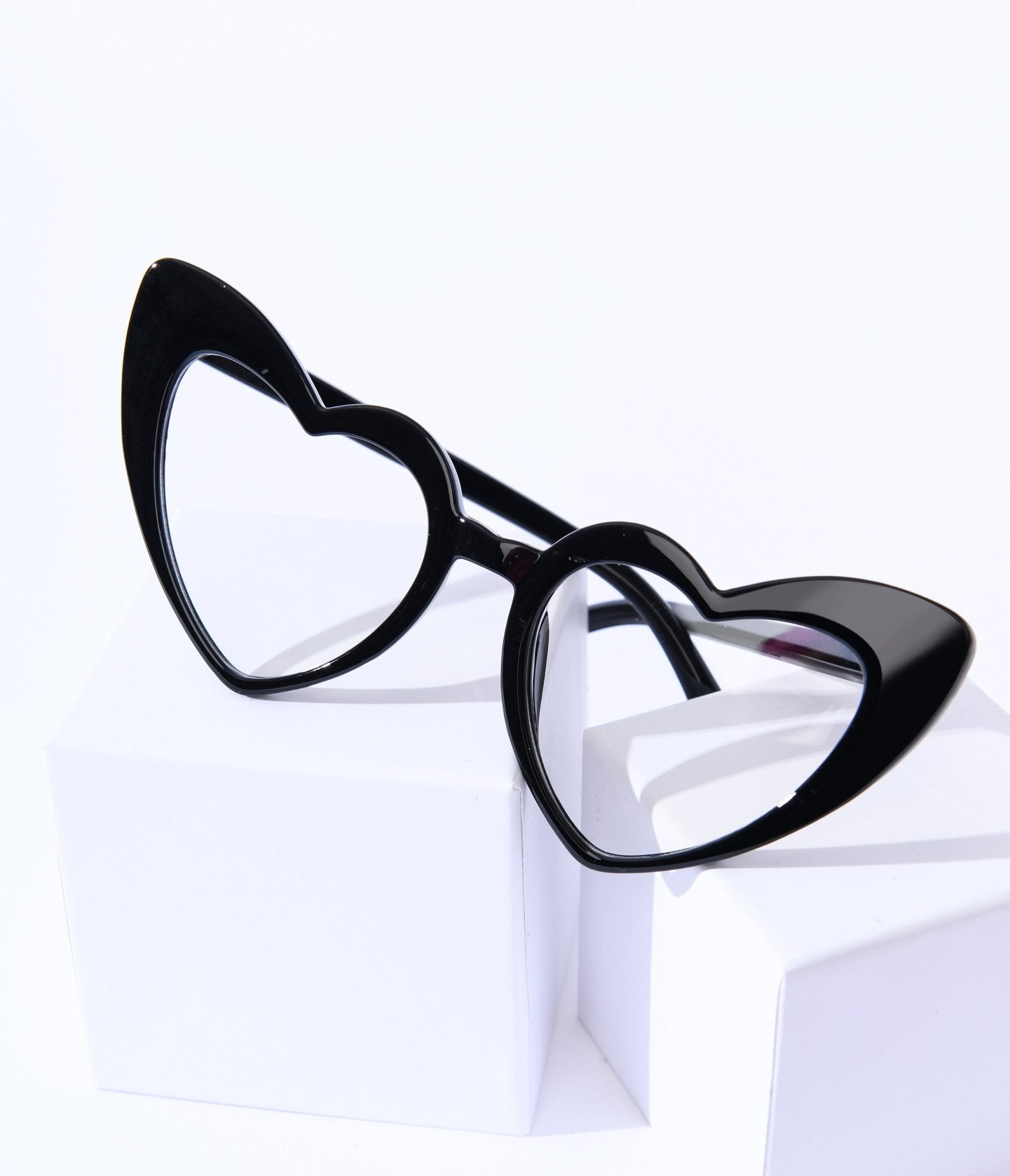 Unique Vintage Black Heart Sunglasses - Stylish Retro Cat Eye Glasses for Women, Perfect for Parties, Dates & Instagram Photos