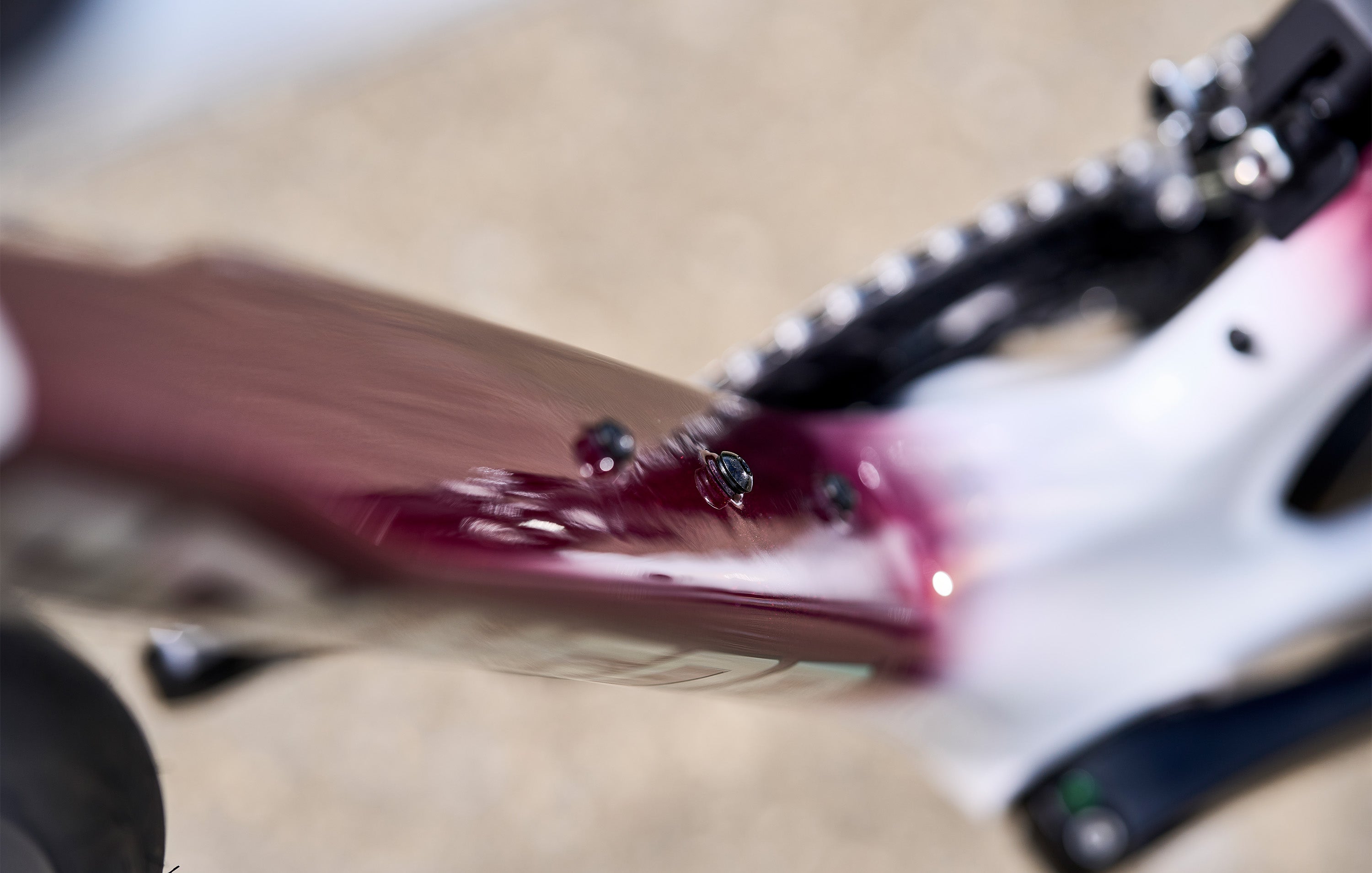 Polygon Helios A7 105 Di2 Carbon Road Bike - Lightweight & Fast Performance for Racing & Endurance Cycling | Perfect for Road Races, Triathlons & Long-Distance Training