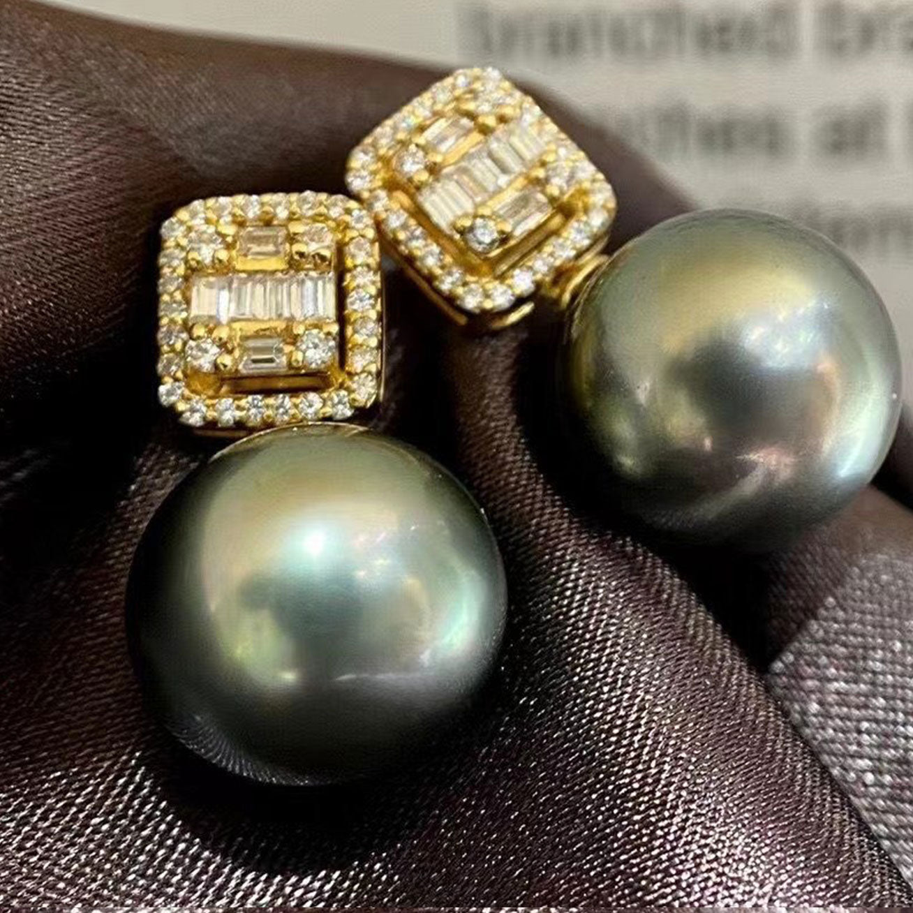 18K Solid Gold Tahitian Pearl Earrings for Women - Luxury Stud Earrings with Black Pearls - Perfect for Weddings, Parties & Special Occasions - KE00028
