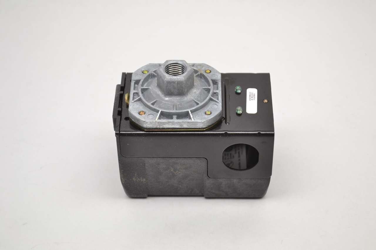Siemens Furnas 69WR3 Pressure Switch - Heavy Duty Industrial Grade for HVAC, Compressors & Pump Control Systems | Reliable Pressure Regulation for Air & Water Applications