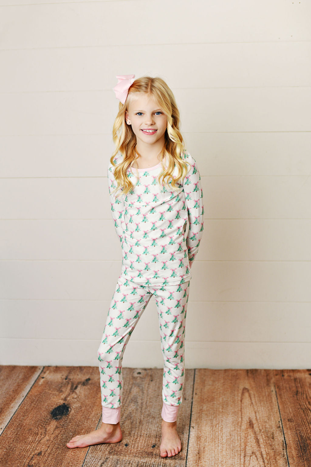 Cozy Christmas Tree Butterknit Pajama Set for Women - Soft Holiday Sleepwear for Winter Nights & Family Gatherings