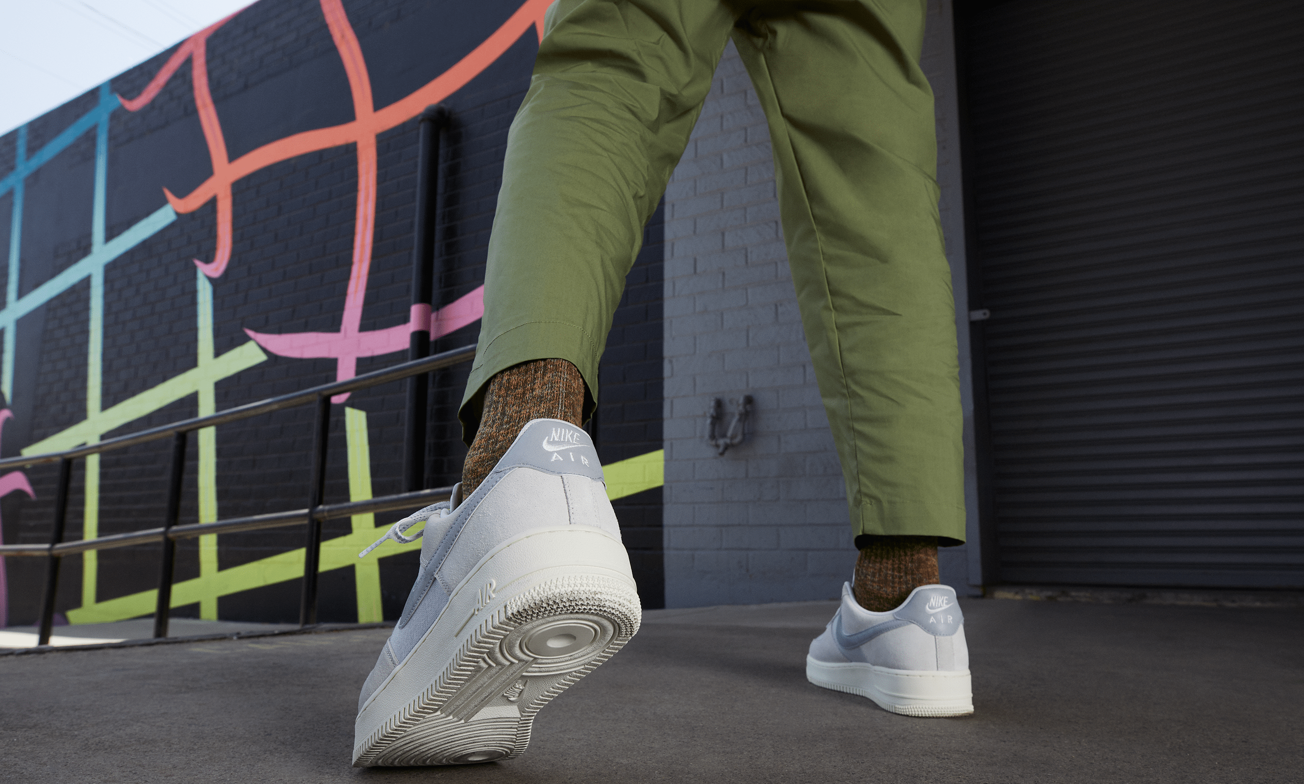 Nike Air Force 1 '07 LV8 Sneakers - Men's/Women's White Leather Basketball Shoes - Perfect for Casual Wear, Street Style & Sneaker Collection