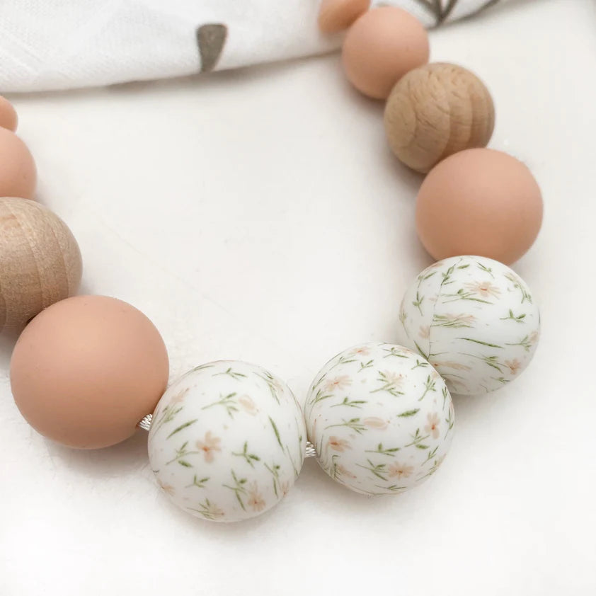 Spring Bloom Silicone Necklace with Blush Daisies - Elegant Floral Jewelry for Women, Perfect for Weddings, Parties & Everyday Wear