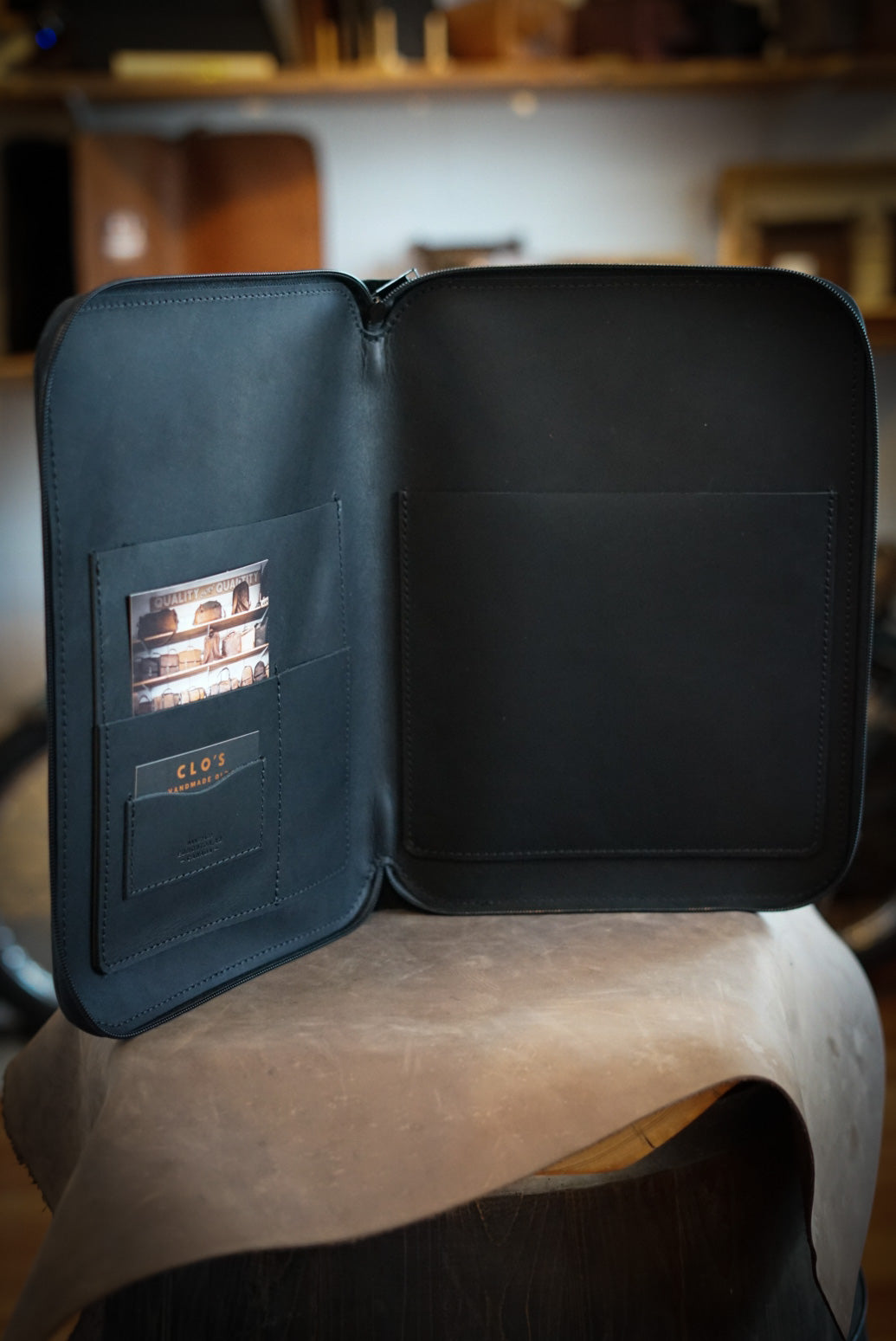 Professional Leather Padfolio with Notepad Holder - Flat Black - Perfect for Business Meetings, Interviews & Office Organization