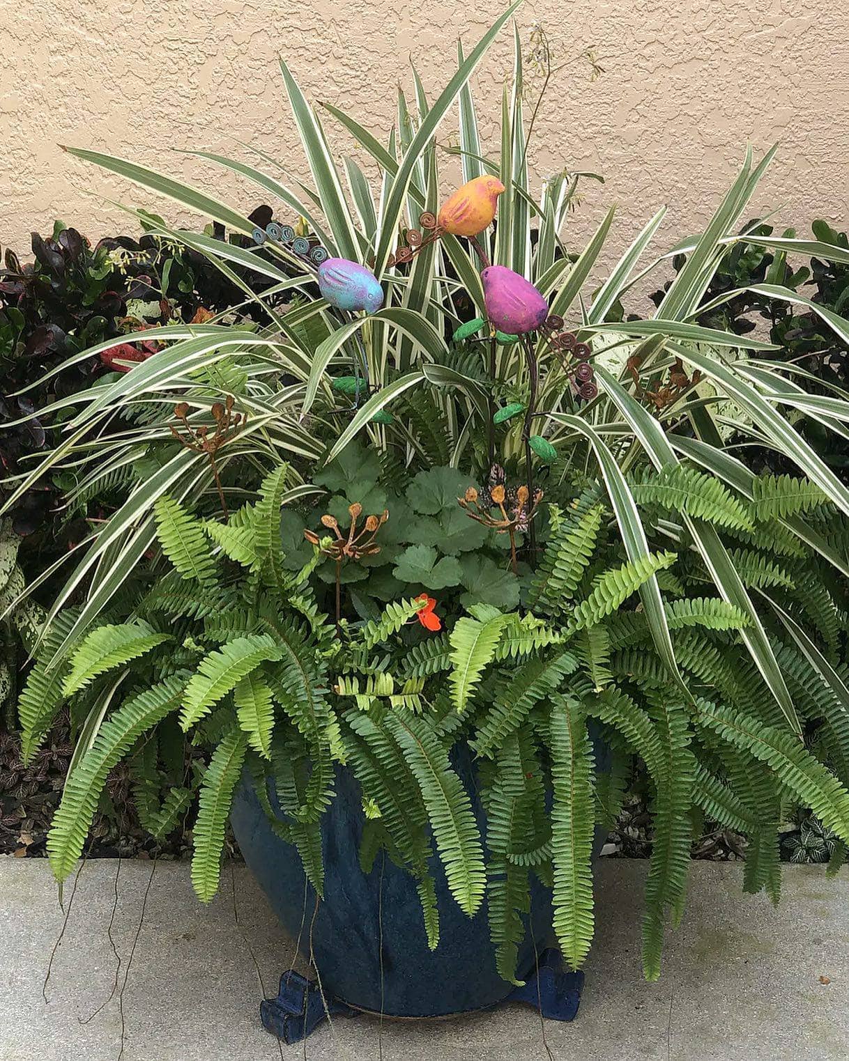 Decorative Standing Birds Garden Stakes - Outdoor Metal Bird Yard Decor for Lawn, Patio & Flower Beds - Perfect for Spring Gardening & Backyard Landscaping