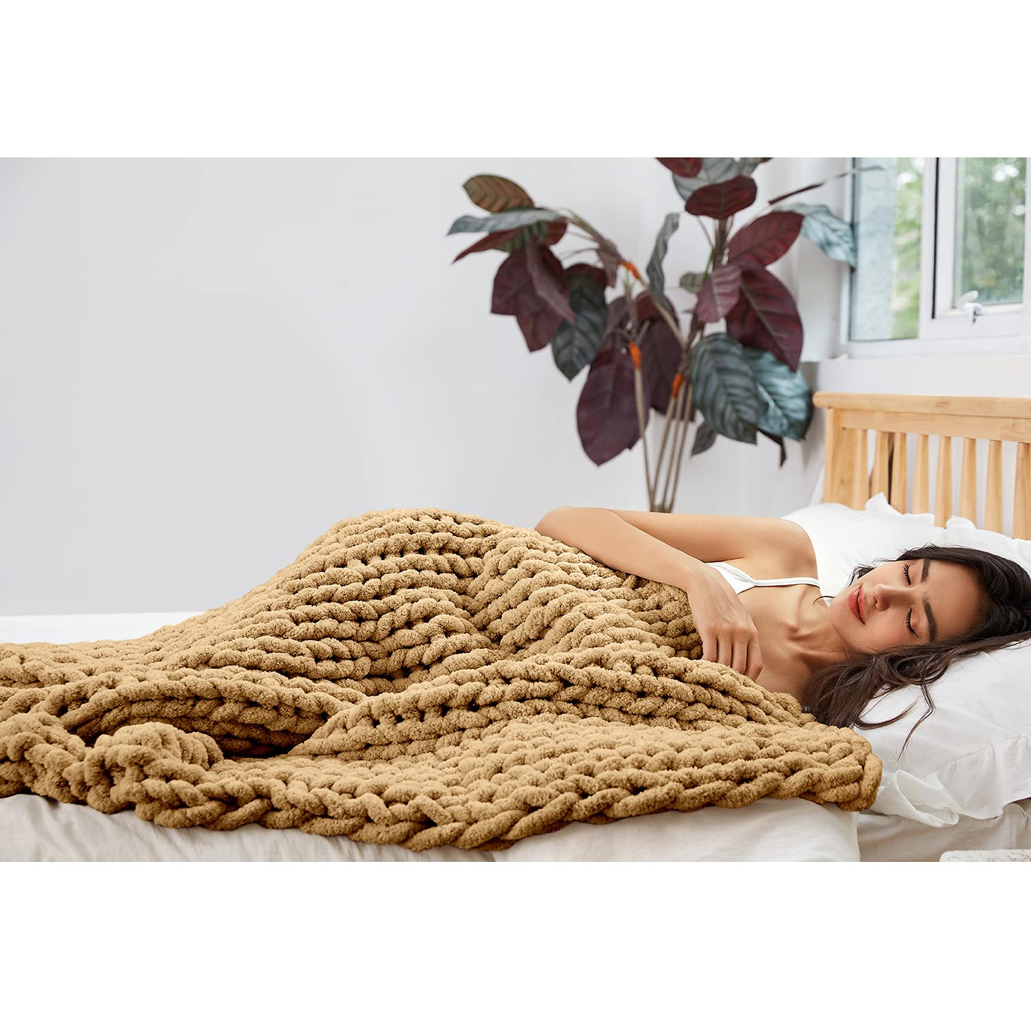 ZUIBESCHOS Chunky Knit Blanket - 50x60 Inch Oversized Chenille Throw Blanket | Warm Handmade Yarn Blanket | Machine Washable Bedding (Khaki) - Perfect for Sofa, Bed, Couch & Winter Nights