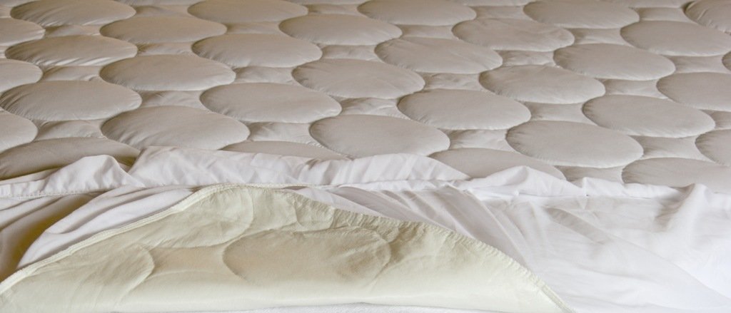 Quilted Waterproof Mattress Pad Cover - Hypoallergenic Twin XL Size, Fits Up to 18