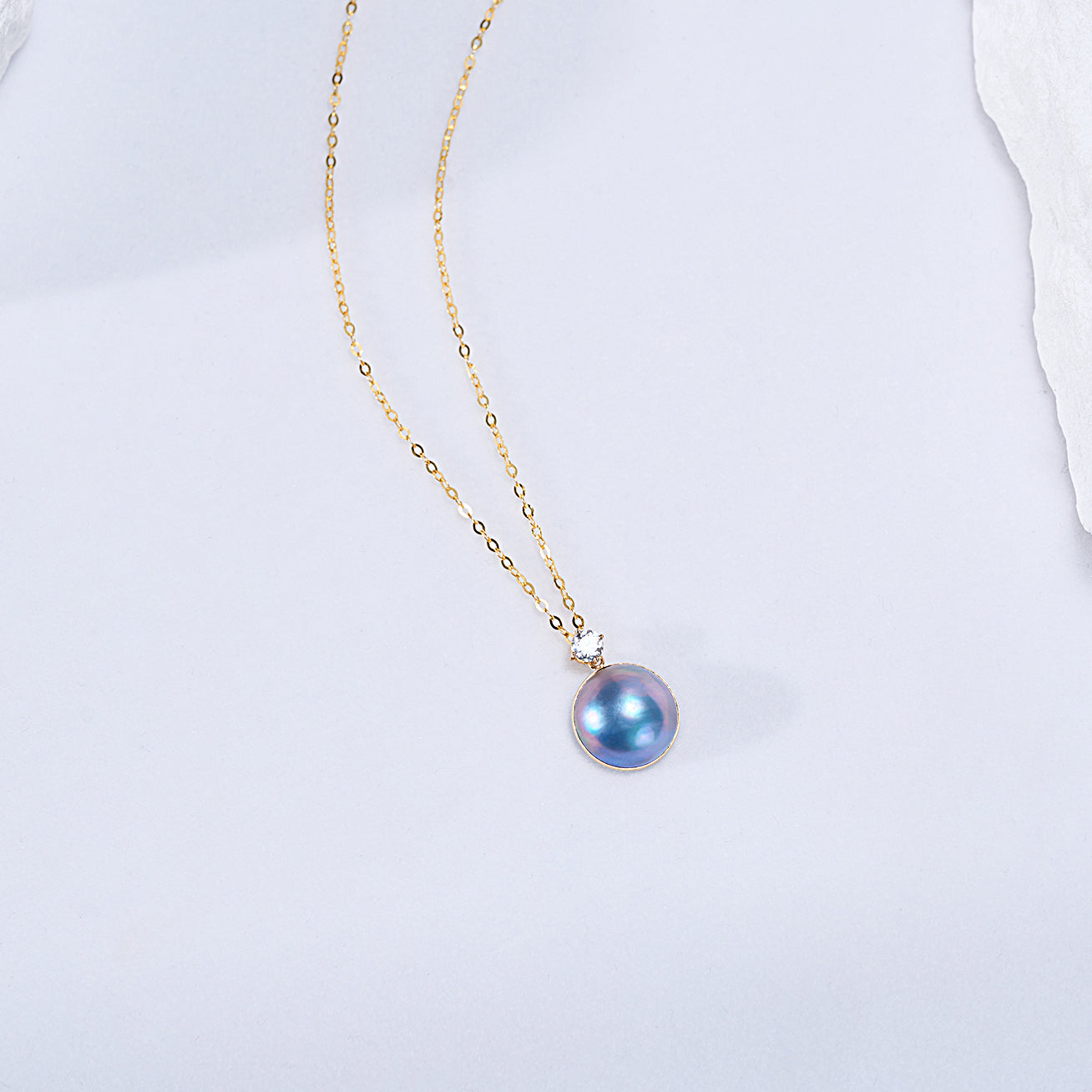 18K Gold Mabe Pearl Necklace KN00326 | Elegant Dome Pendant for Women | Perfect for Weddings, Parties & Special Occasions