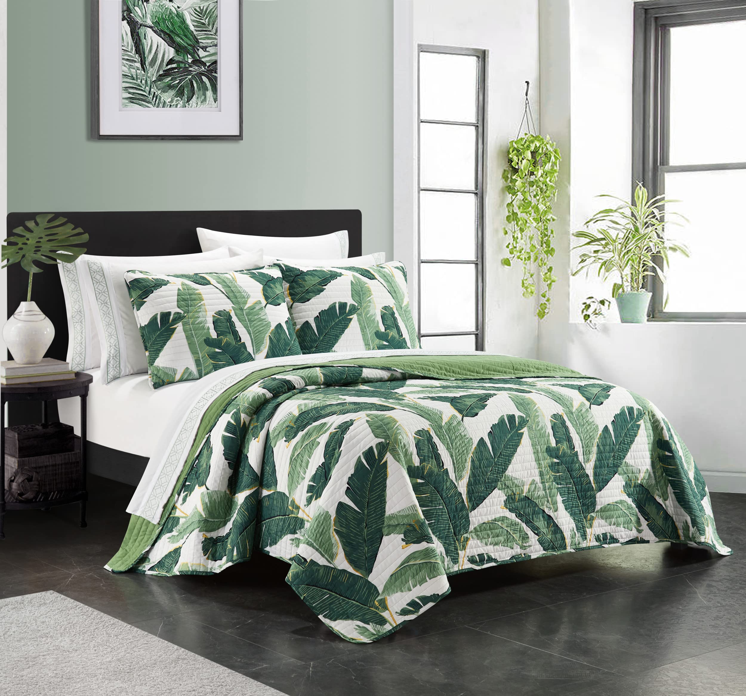 Stylish Palm Springs 9-Piece Quilt Set with Palm Tree Print - Includes Sheet Set & Decorative Pillow Shams, Queen Size, Green | Perfect for Beach-Themed Bedrooms & Vacation Home Decor