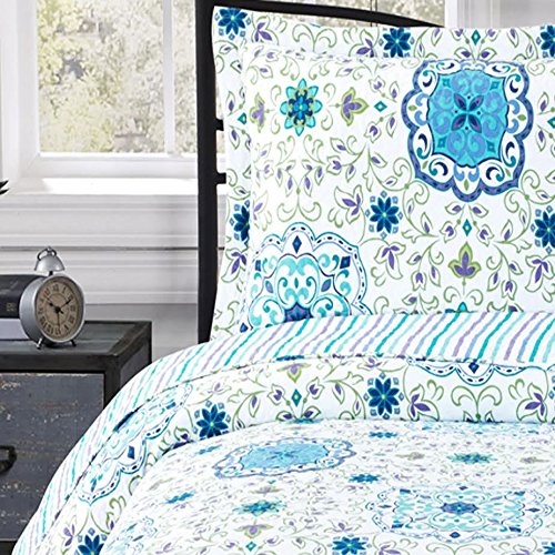 Arielle Quilted Reversible Bed Coverlet Set - Full/Queen Size Blue & White with 2 Pillow Shams | Lightweight Bedspread for All Seasons | Perfect for Guest Rooms, Master Bedrooms & Cozy Home Decor