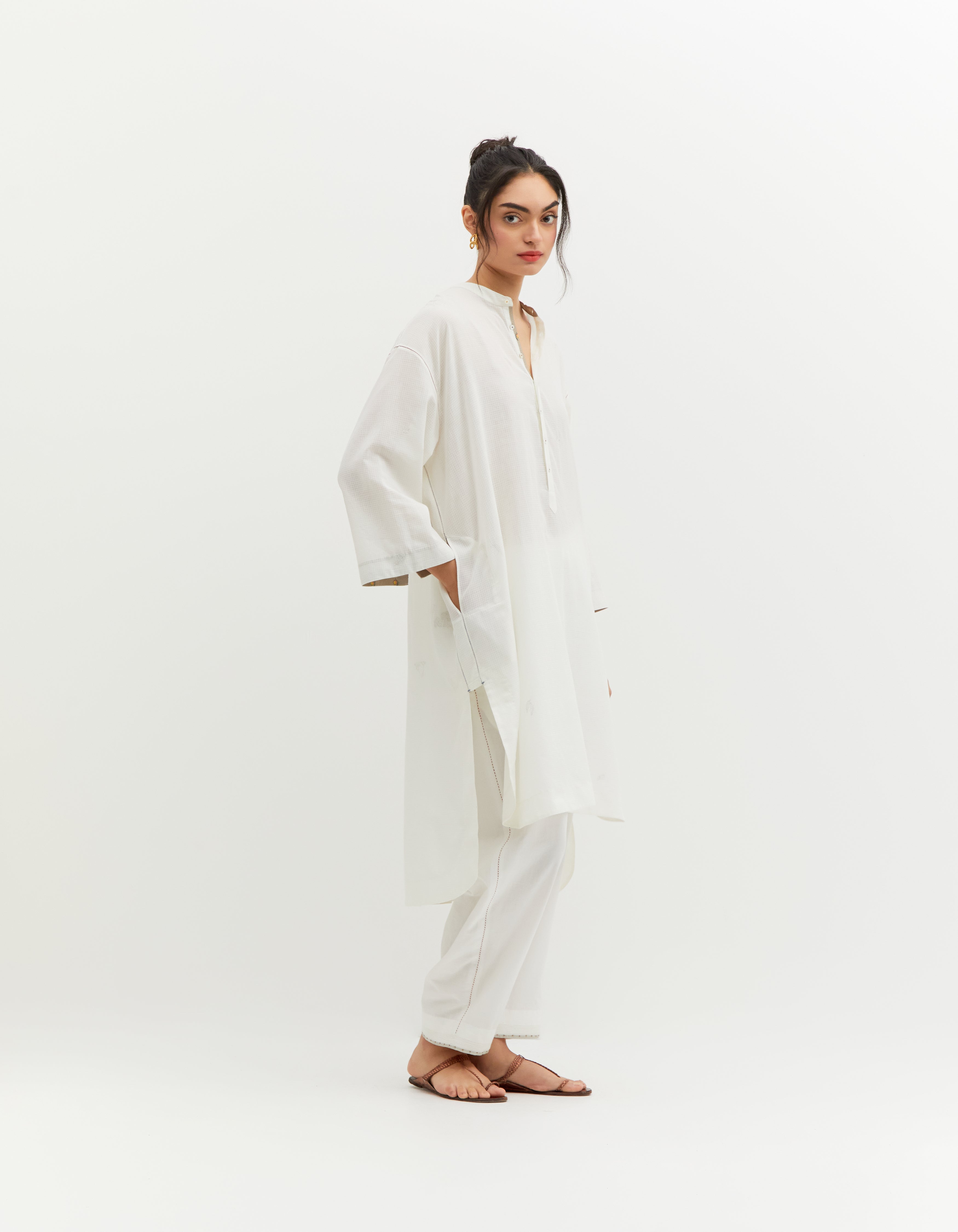 Handwoven Cotton Sd Firoza Kurta in White - Elegant Traditional Indian Tunic for Women, Perfect for Festivals, Weddings & Casual Wear