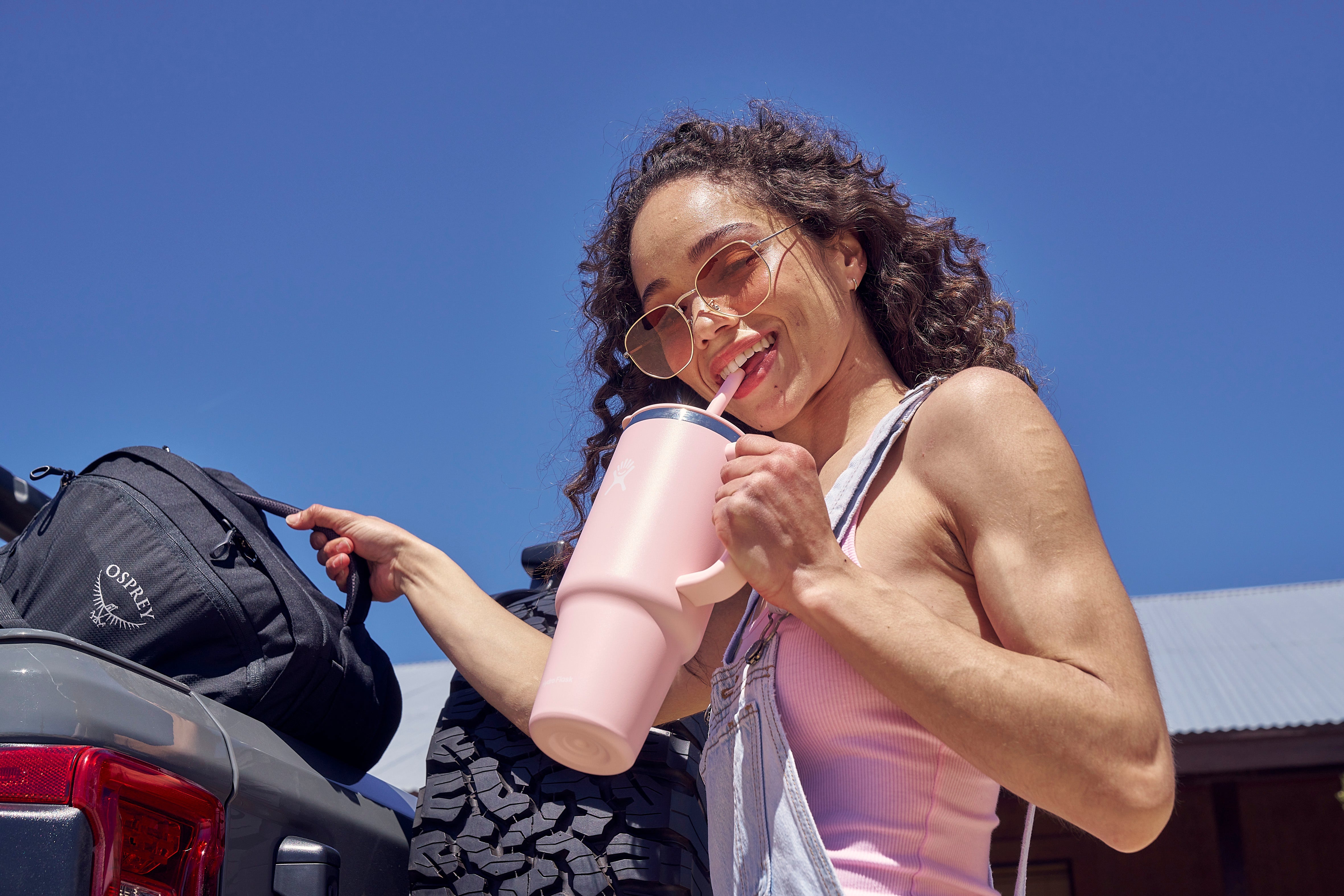 32 oz All Around™ Travel Tumbler - Insulated Stainless Steel Water Bottle with Lid, Leakproof & Sweatproof, Perfect for Coffee, Tea, or Cold Drinks - Great for Travel, Gym, Office, or Outdoor Activities (White, 30% Off)