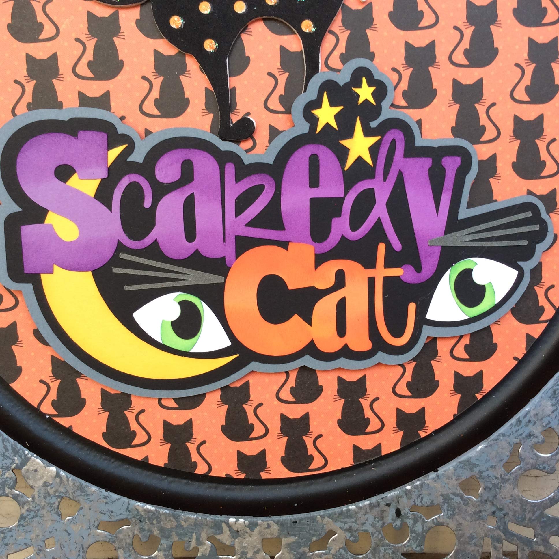 AGD Halloween Decor - Scaredy Black Cat Metal Charger Plate for Spooky Table Setting | Elegant Dinnerware for Halloween Party & Home Decor