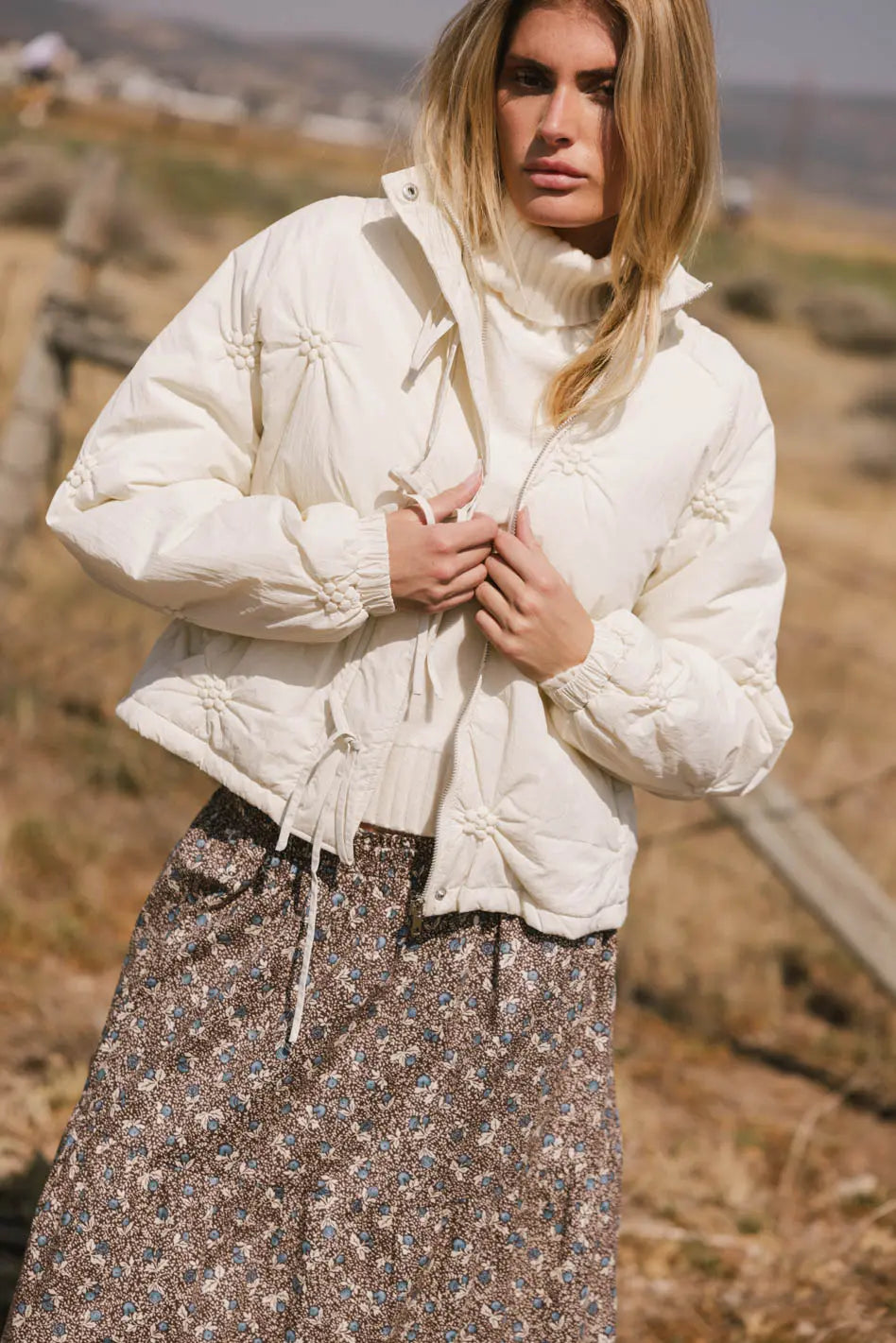 JoJo Quilted Puffer Jacket for Women - Lightweight Winter Coat with Hood, Water-Resistant Warm Jacket for Outdoor Activities, Hiking & Casual Wear