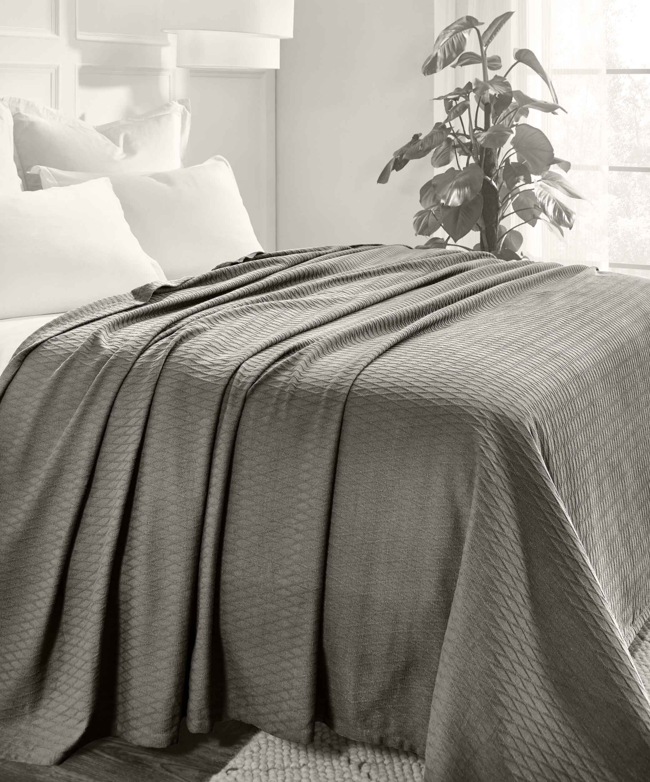 Premium Cotton All-Season Diamond Pattern Bed Blanket & Sofa Throw - Soft Cozy Blanket for Bedroom, Living Room, Travel and Gift Giving