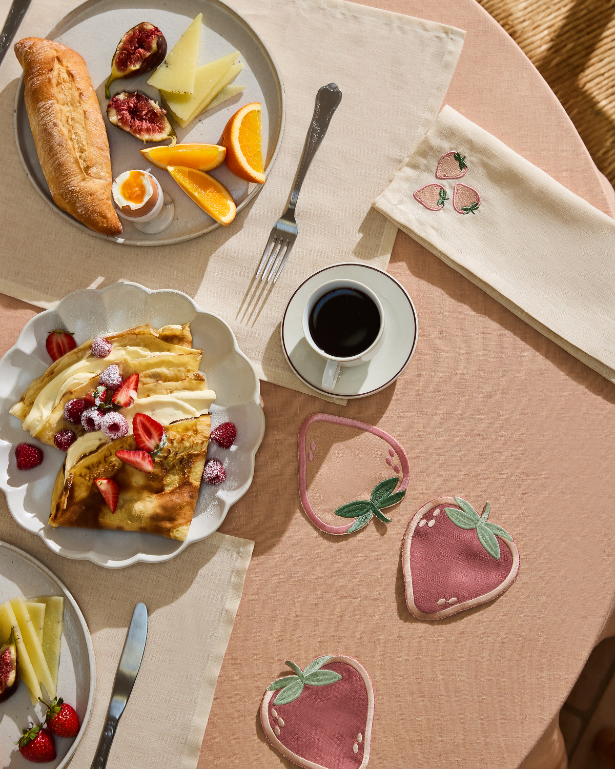 Fresh Strawberry Table Bundle - Sweet & Juicy Strawberries for Desserts, Smoothies & Healthy Snacks - Perfect for Parties, Breakfast & Family Gatherings
