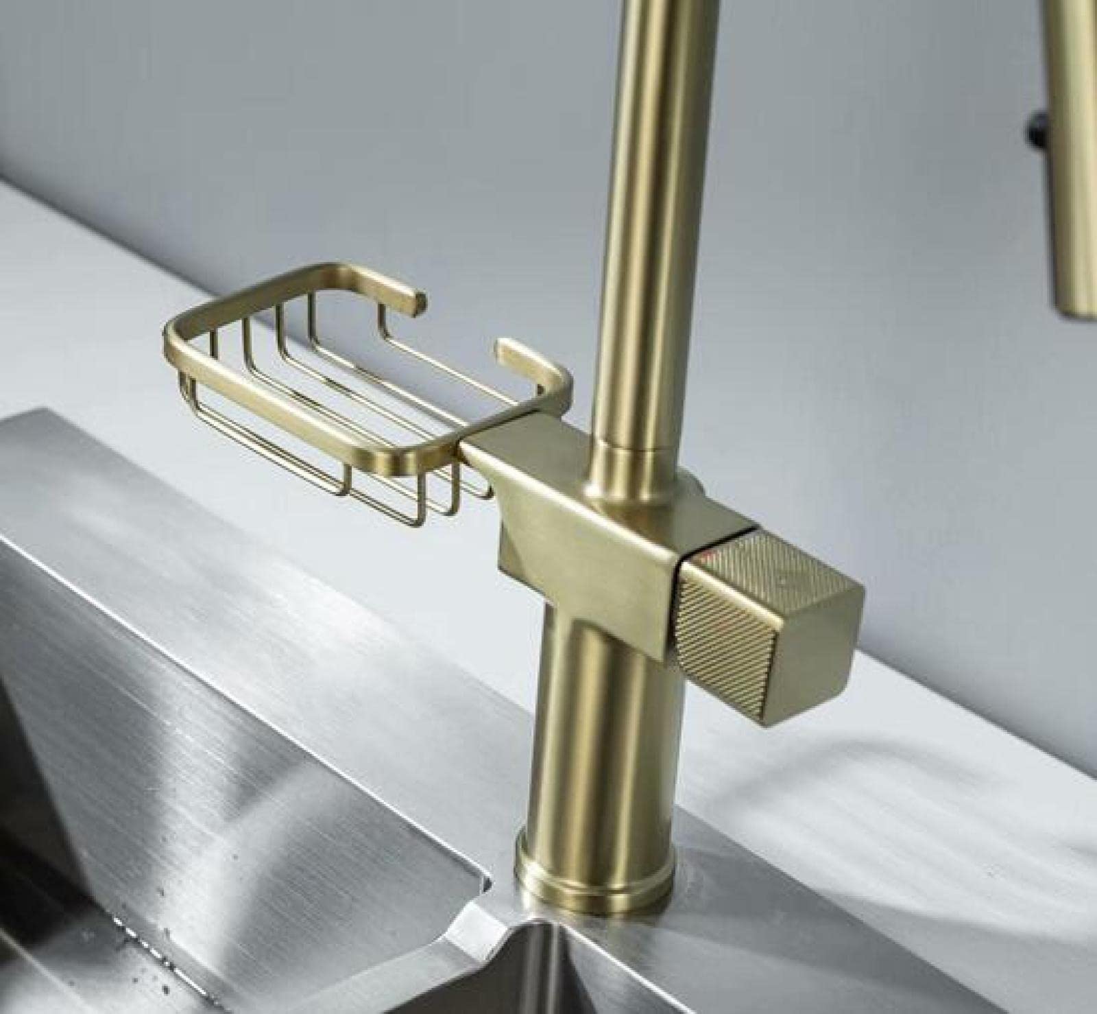 Brushed Gold Pull-Out Kitchen Faucet with Sprayer - Hot & Cold Water Swivel Mixer Tap for Modern Farmhouse & Contemporary Kitchen Sinks | Perfect for Washing Dishes, Filling Pots & Cleaning Vegetables