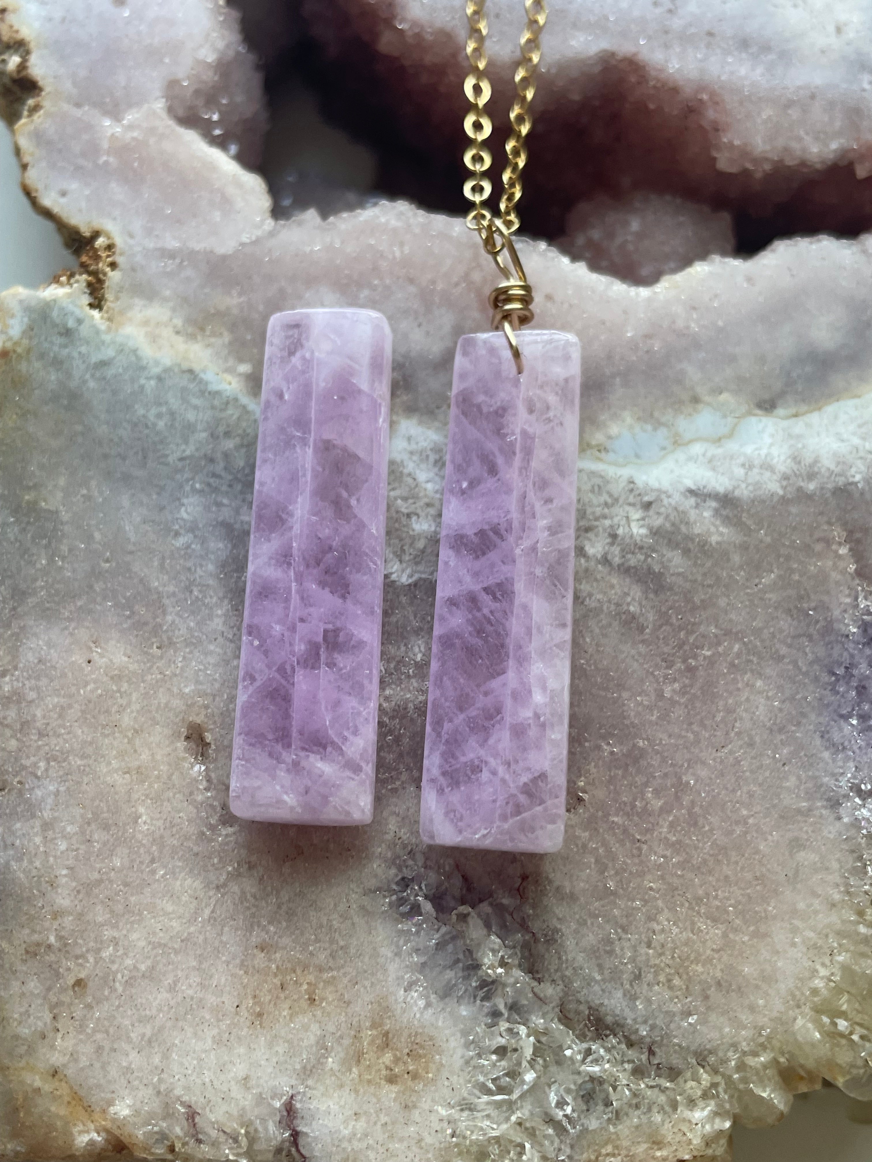 Natural Kunzite Crystal Pendant Necklace - 14K Gold Filled Jewelry for Women - Perfect for Healing, Meditation & Spiritual Gifts