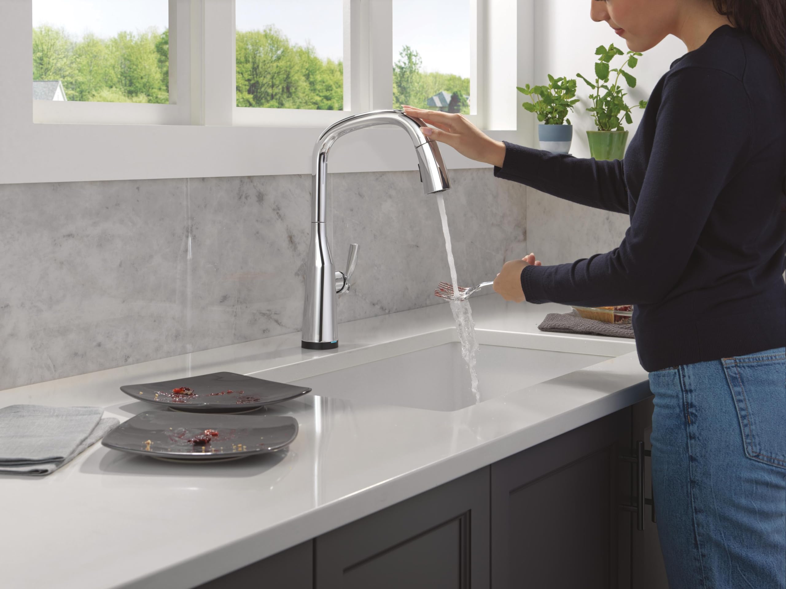 Delta 9176TLV-PR-DST Stryke Smart Kitchen Faucet - Voice Activated & Touchless with Pull Down Sprayer, Lumicoat Chrome Finish - Perfect for Modern Kitchens & Hygienic Food Prep