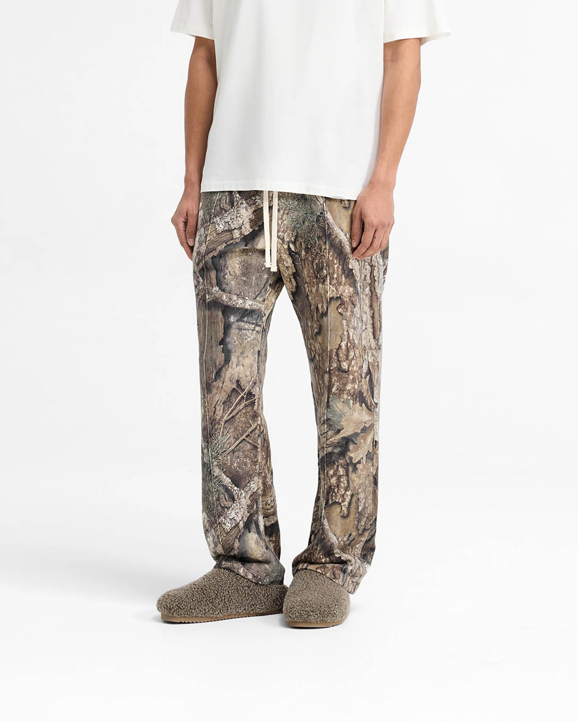 Realtree® Camo Sweatpants for Men - Comfortable Hunting & Outdoor Jogging Pants - Perfect for Camping, Hiking and Casual Wear