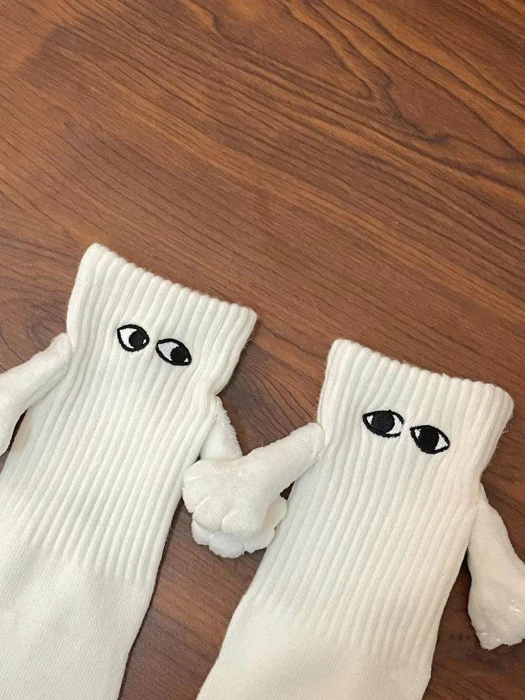 Hand In Hand Magnetic Holding Hands Socks - Couple's Matching Gift for Valentine's Day, Anniversaries & Romantic Getaways