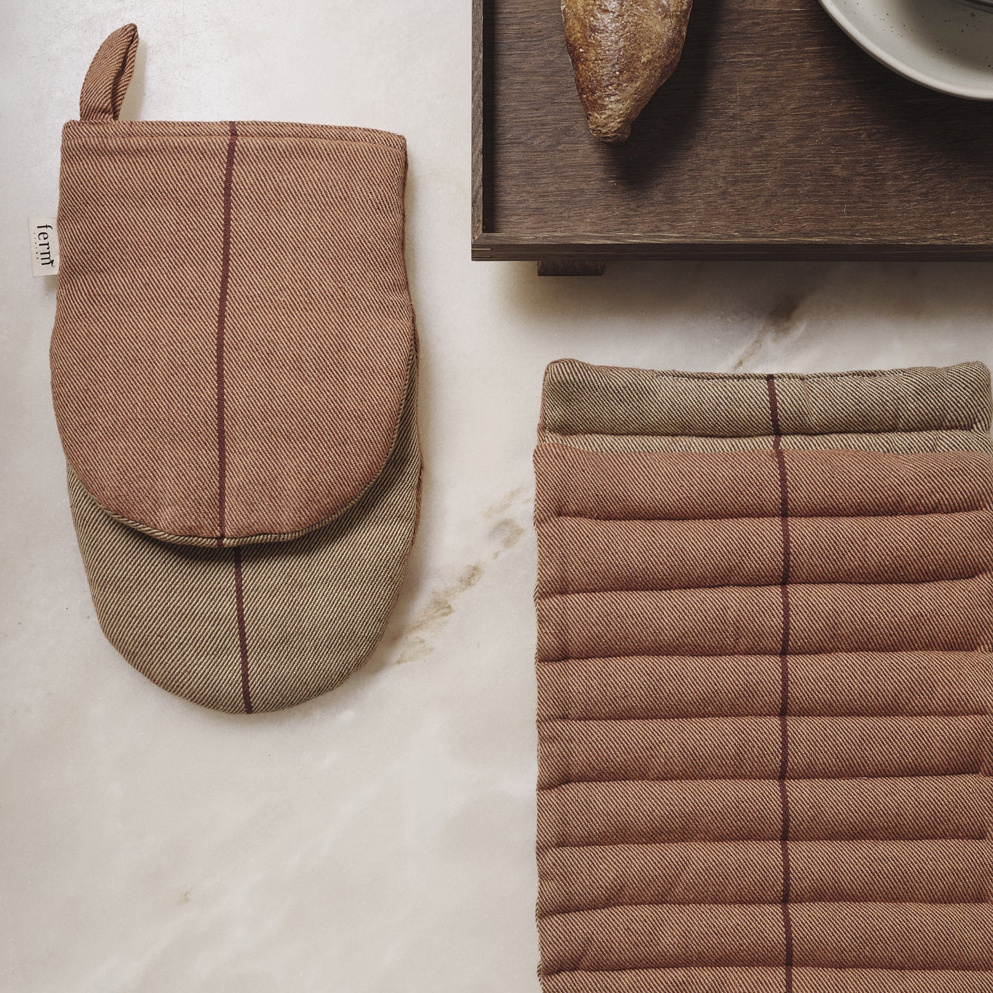 Heat Resistant Oven Mitts - Hazel Brown Kitchen Gloves for Baking, Grilling & Cooking - Perfect for Hot Pans, Baking Sheets & BBQ Use