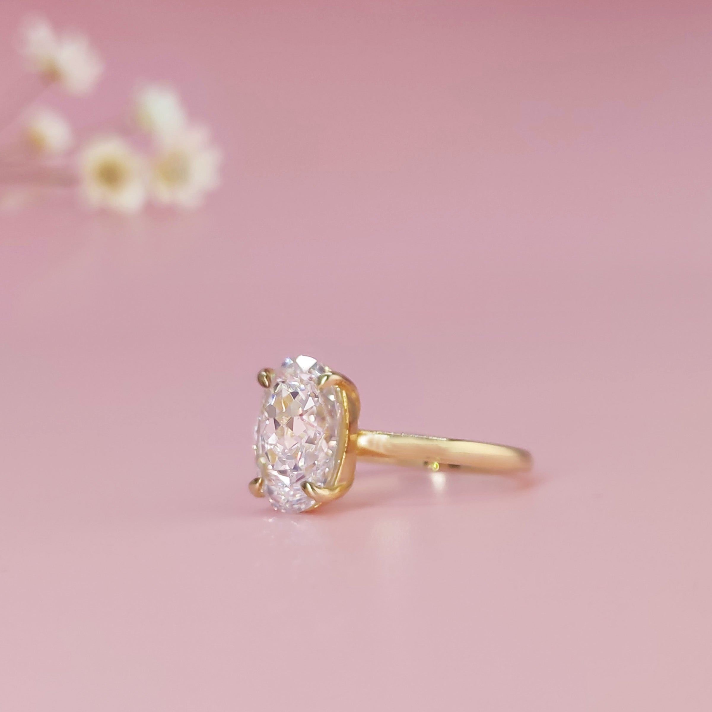 Oval Cut Moissanite Ashes Ring for Women - Elegant Memorial Jewelry for Loved Ones | Perfect for Remembrance, Funeral, or Anniversary Gifts