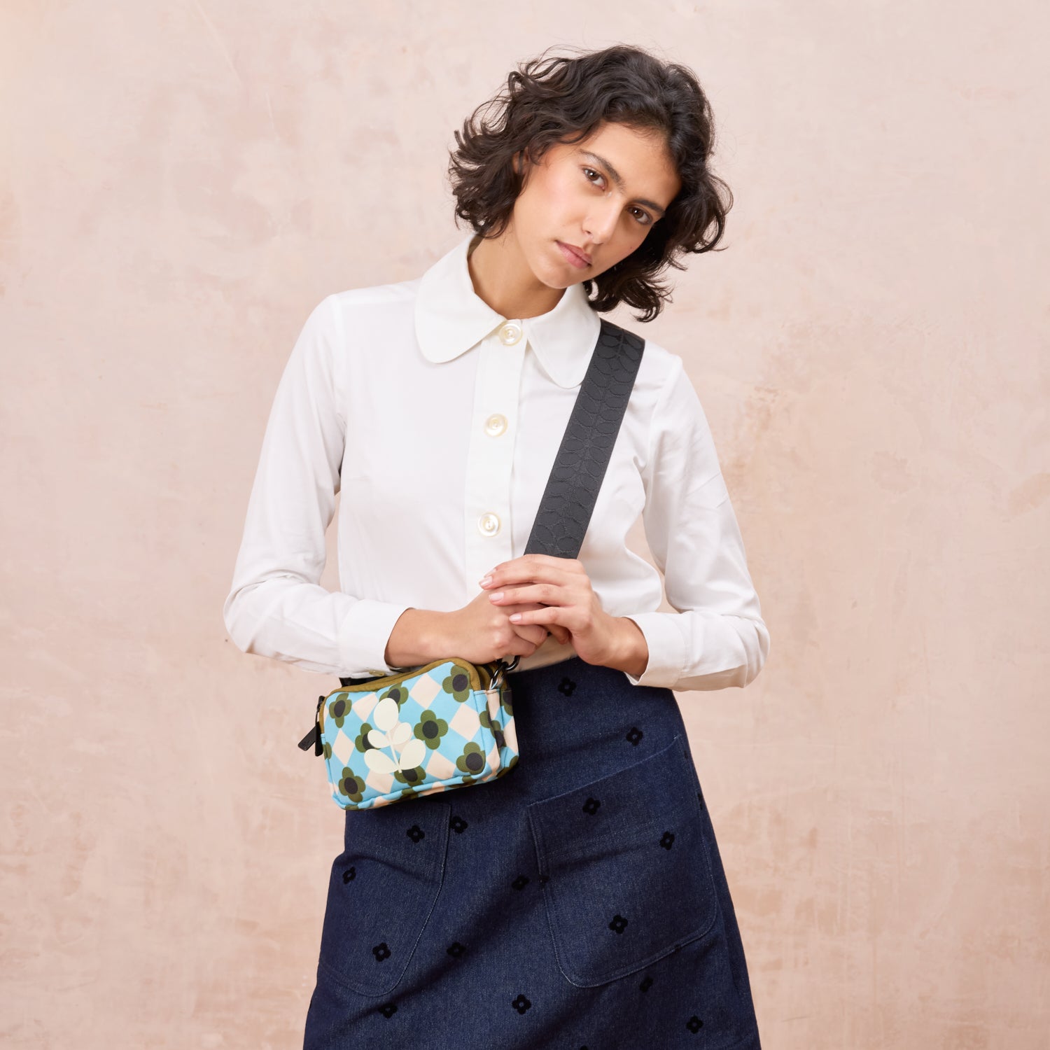 Stylish Crossbody Bag with Floral Check Pattern - Perfect for Travel, Shopping, and Everyday Use